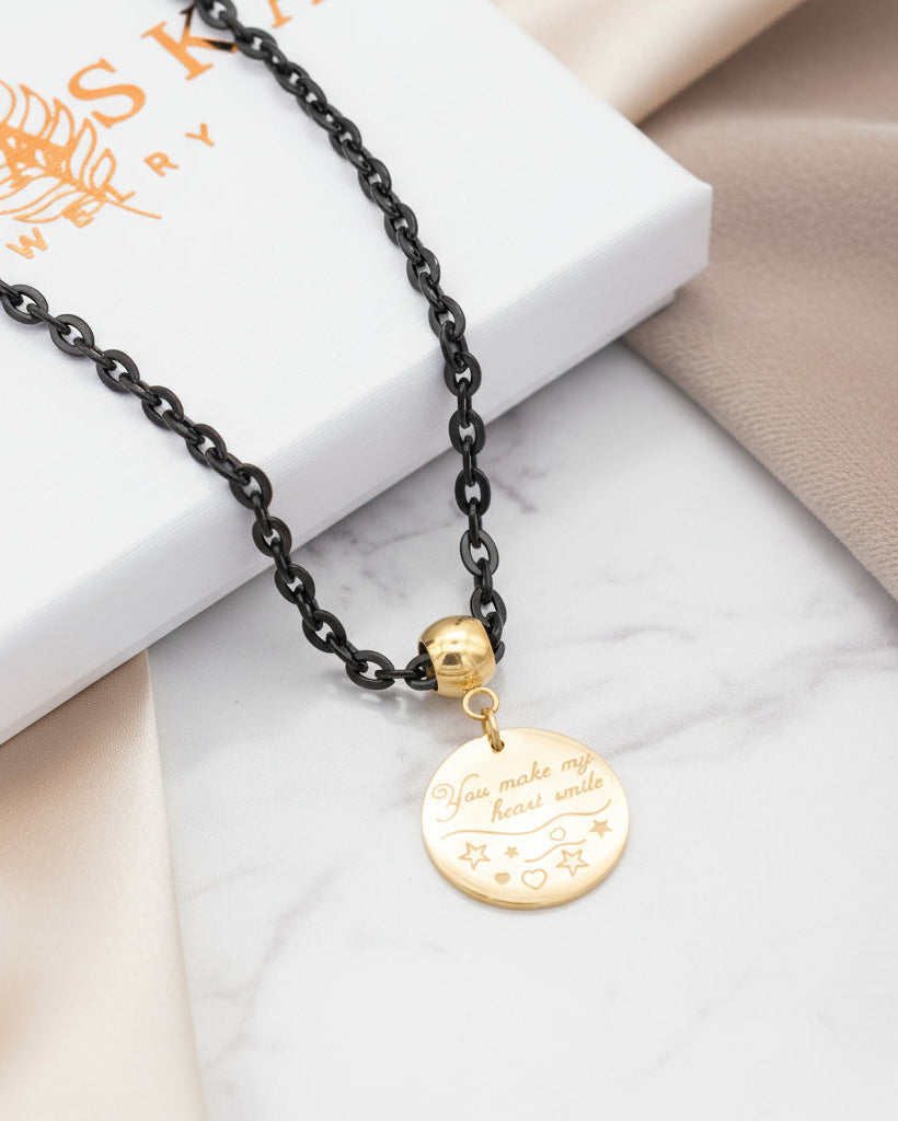 Schwarze Edelstahl Halskette mit goldenem Anhänger