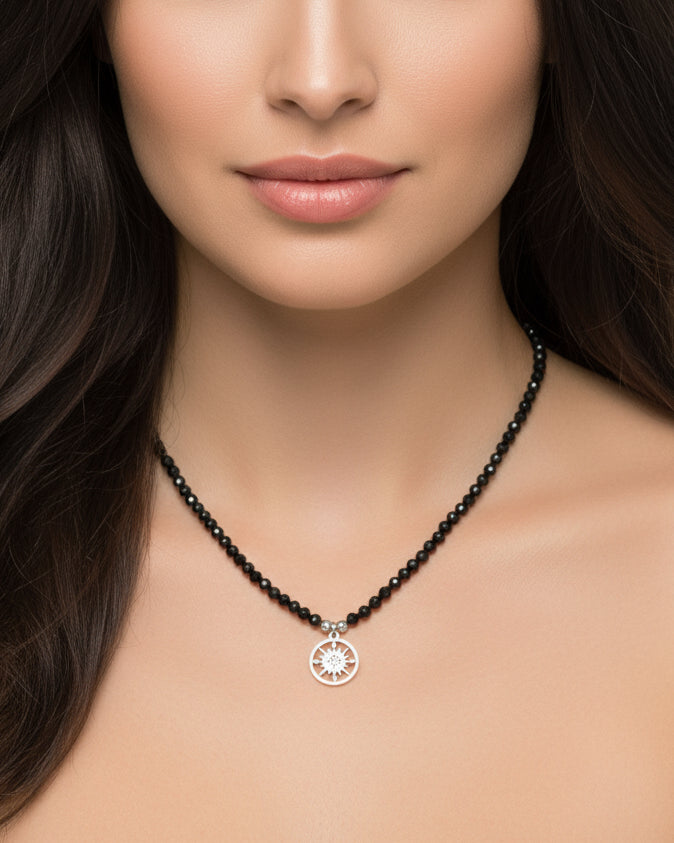 Kompass Kette silber mit facettierten schwarzen Spinell Steinen