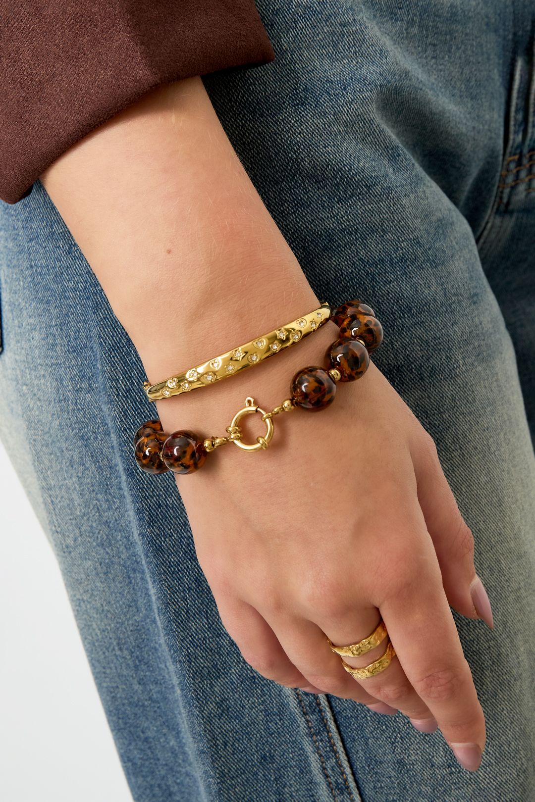 Braunes Armband mit Leoperlen