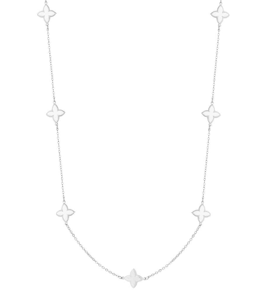 Feine, lange Halskette mit integrierten Kleeblättern in silberfarben