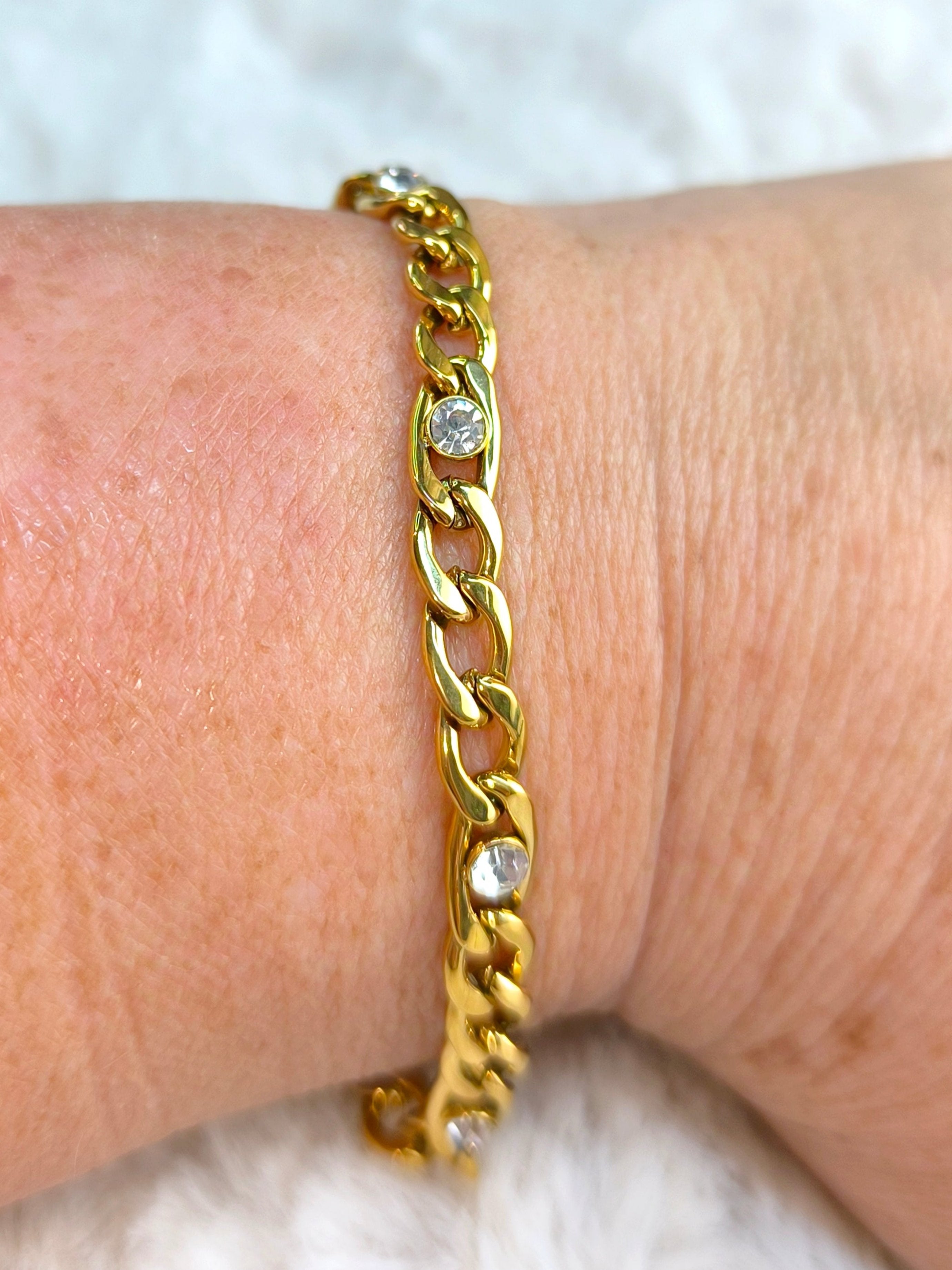 Gliederarmband mit kleinen Zirkonias