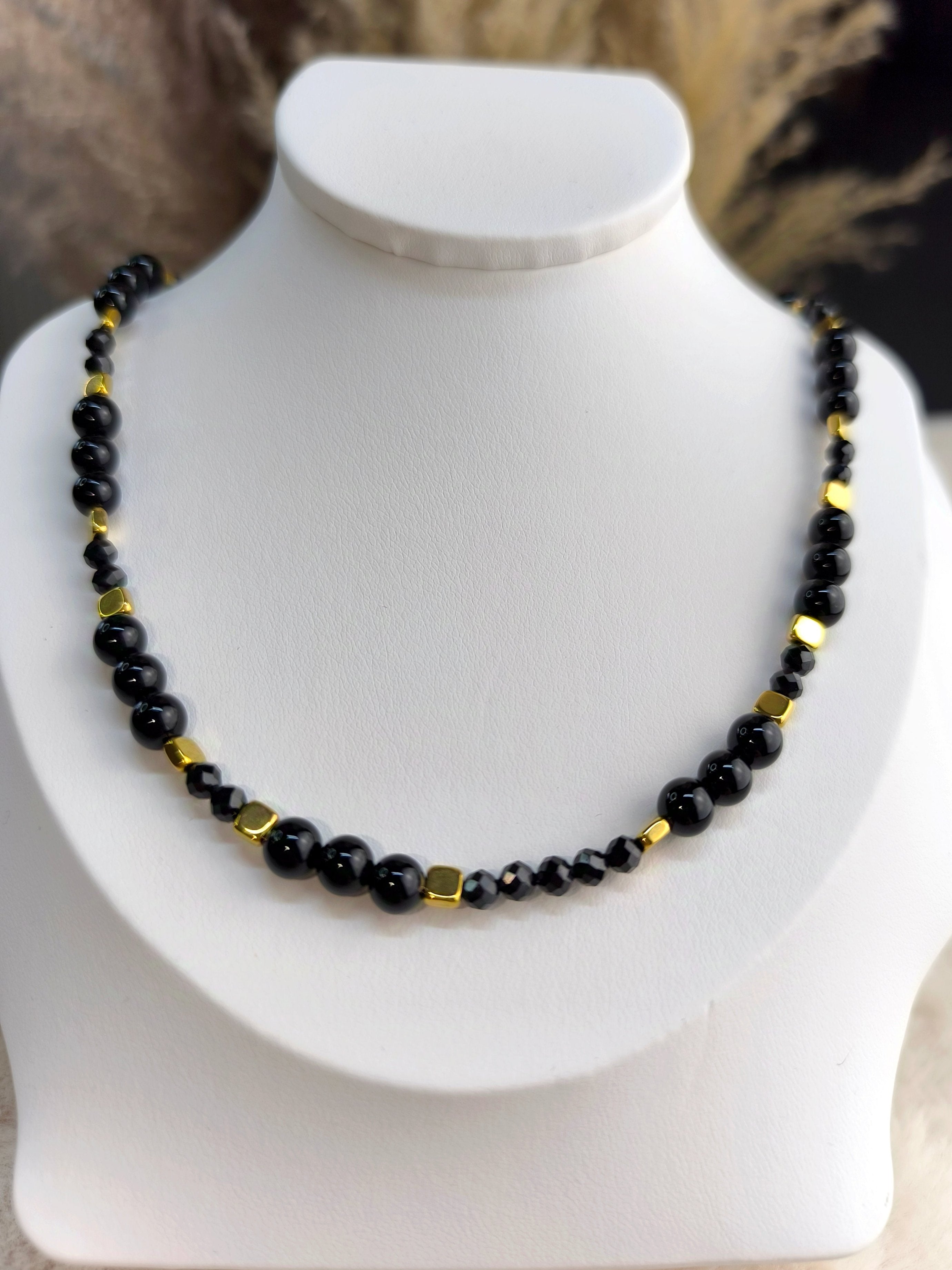 Limited Edition - schwarze Perlenkette mit Achat und Hämatit