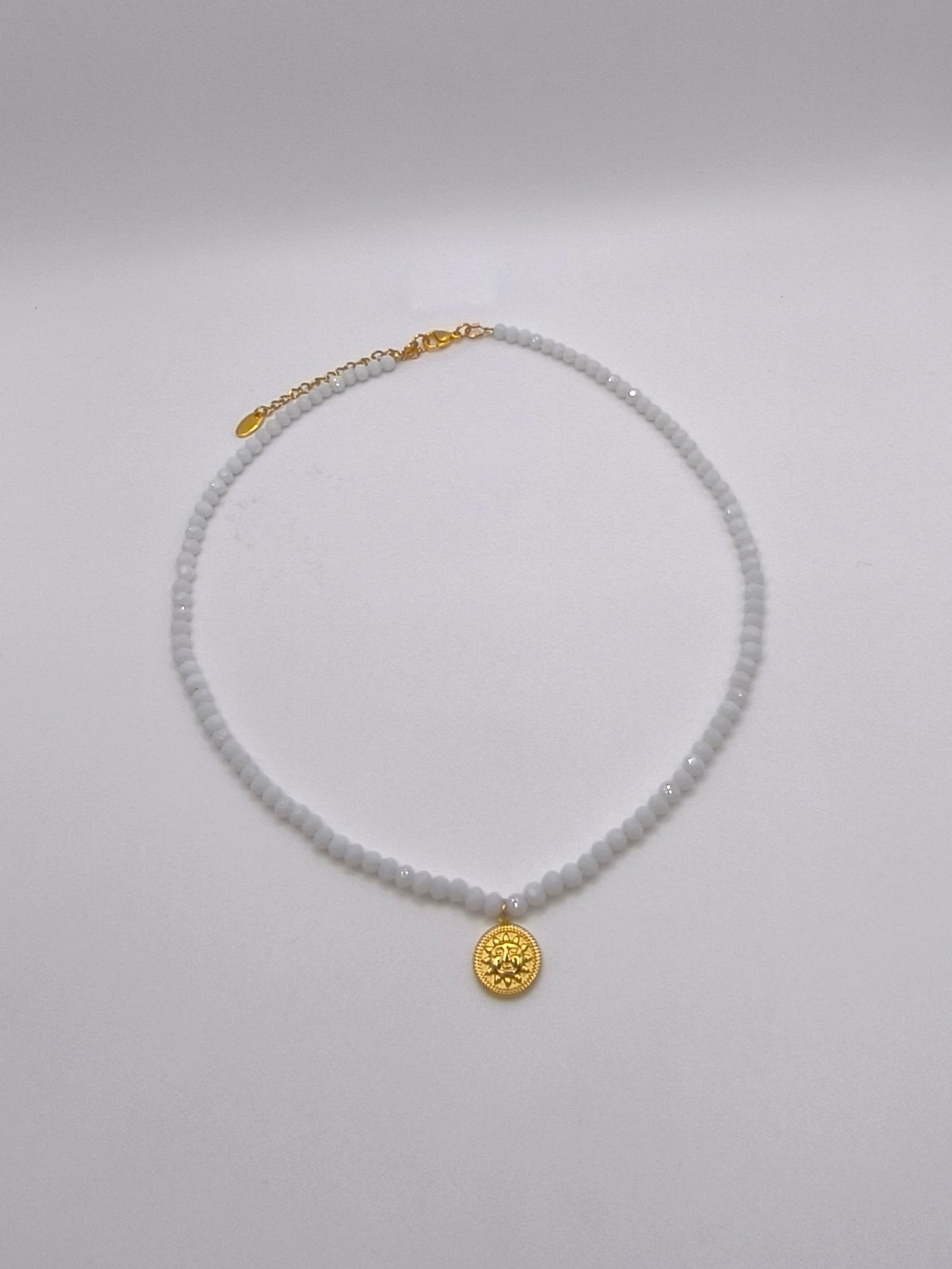 Facettiertes Perlenkettchen in wollweiss