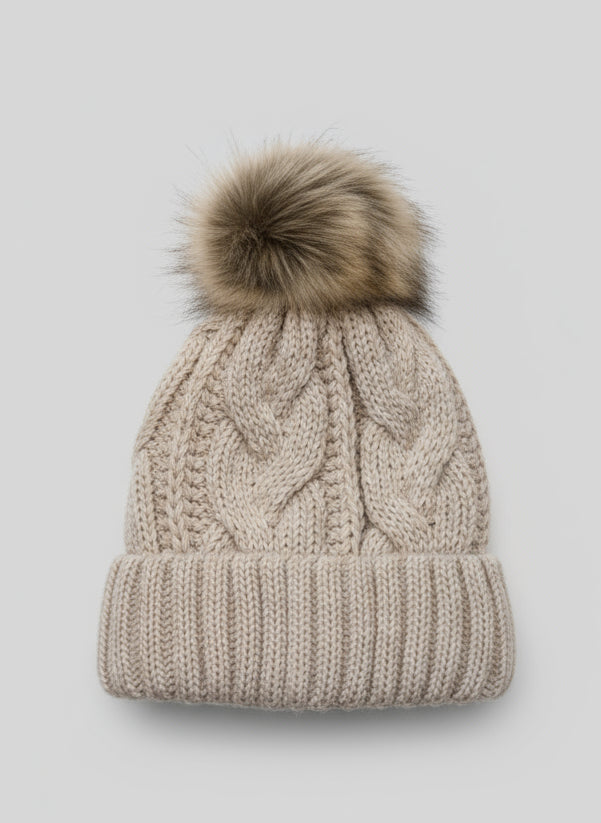 Wintermütze mit Zopfmuster und Bommel in beige