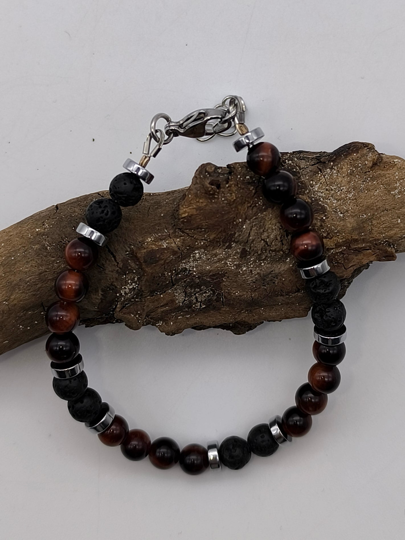 Armband mit roten Tigeraugen - und schwarzen Lavaperlen