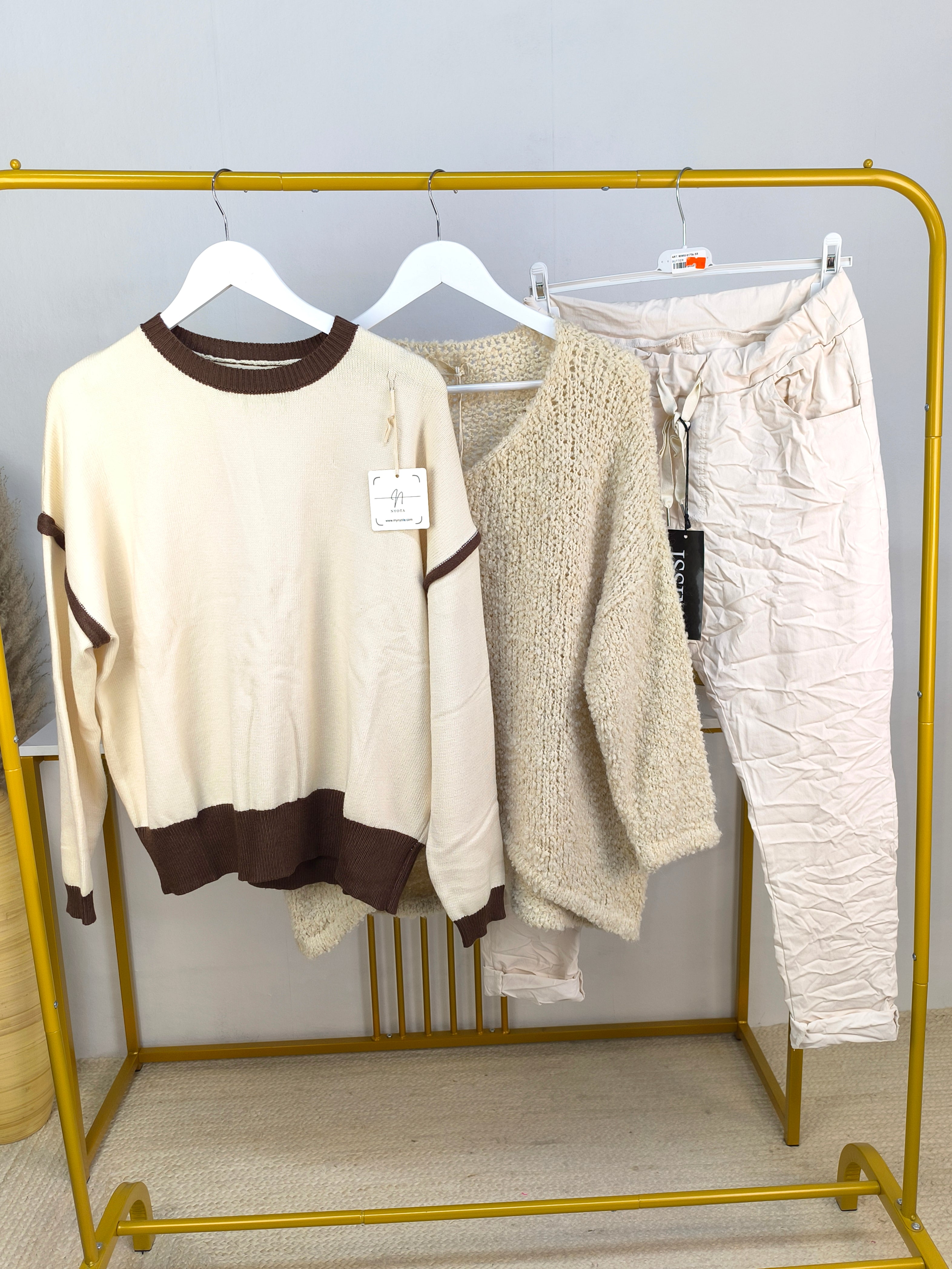 Komplettes Outfit - Joggpant Hose und 2 passende Pullover (40-42/44)