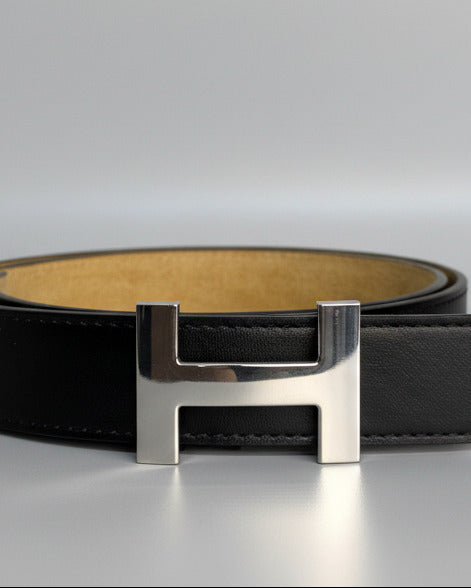 Ledergürtel mit silberner Schnalle in schwarz (95/105cm)