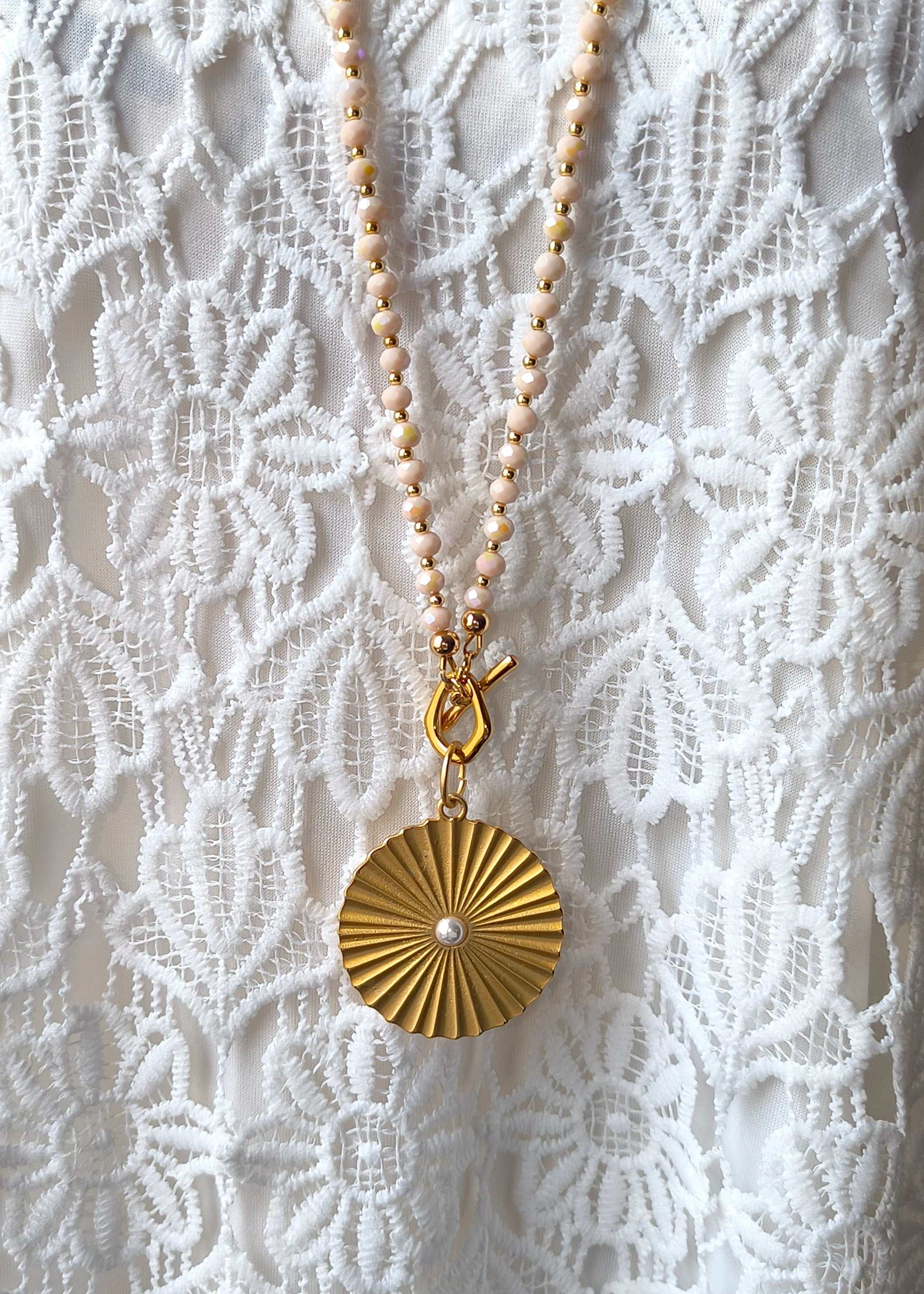 Lange Perlen Halskette pastell apricot/gold