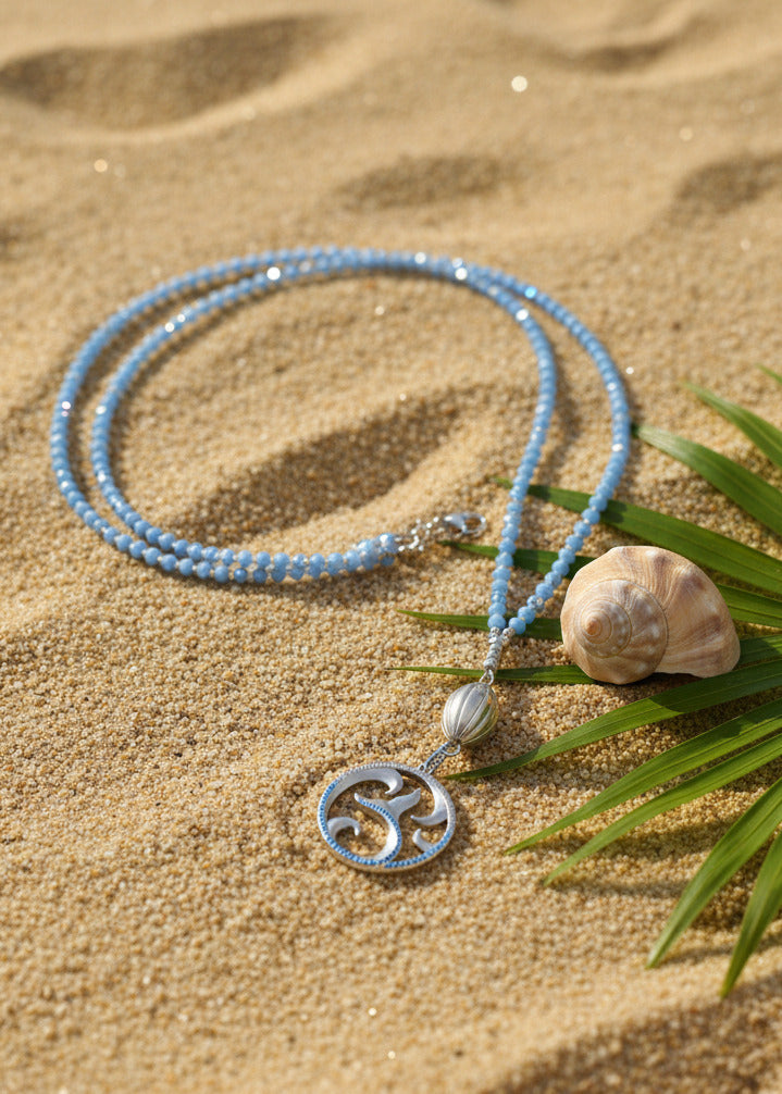 Lange, moderne Halskette mit Anhänger hellblau/silber