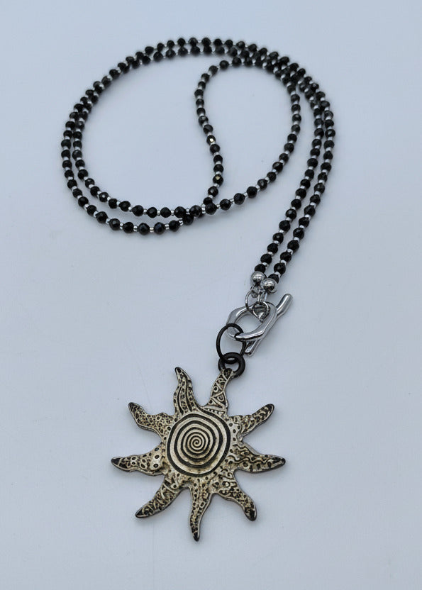 Lange Perlen Halskette "Sonne" schwarz/silber