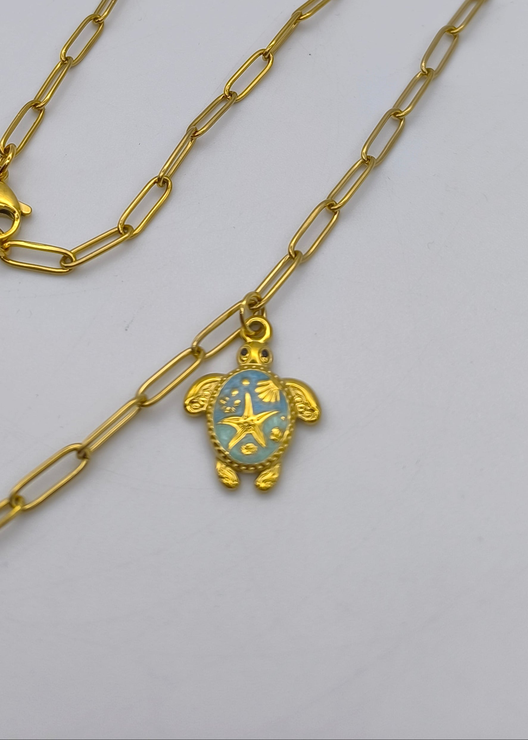 Halskette lang mit verschiedenen Charms goldfarben/hellblau