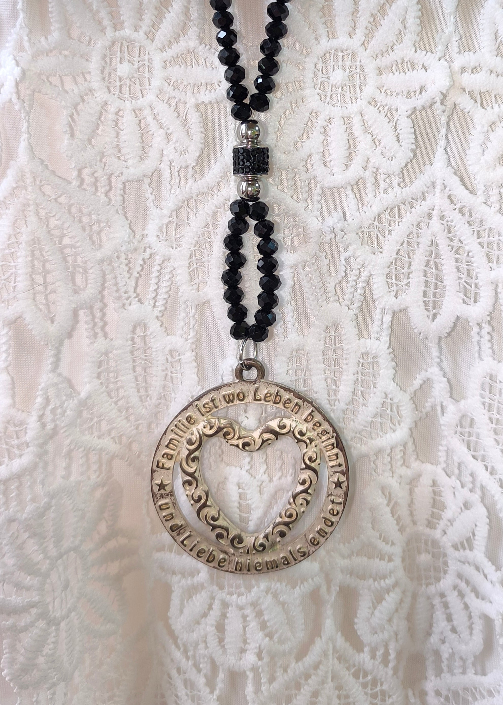 Lange Perlen Halskette "La Familia" schwarz/silber