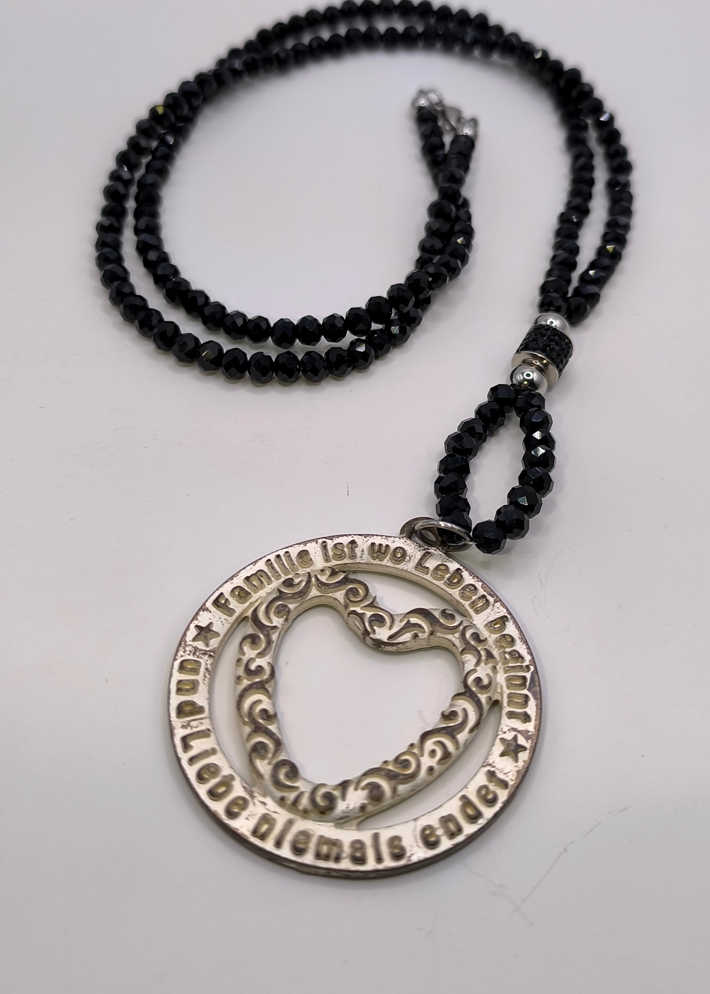 Lange Perlen Halskette "La Familia" schwarz/silber