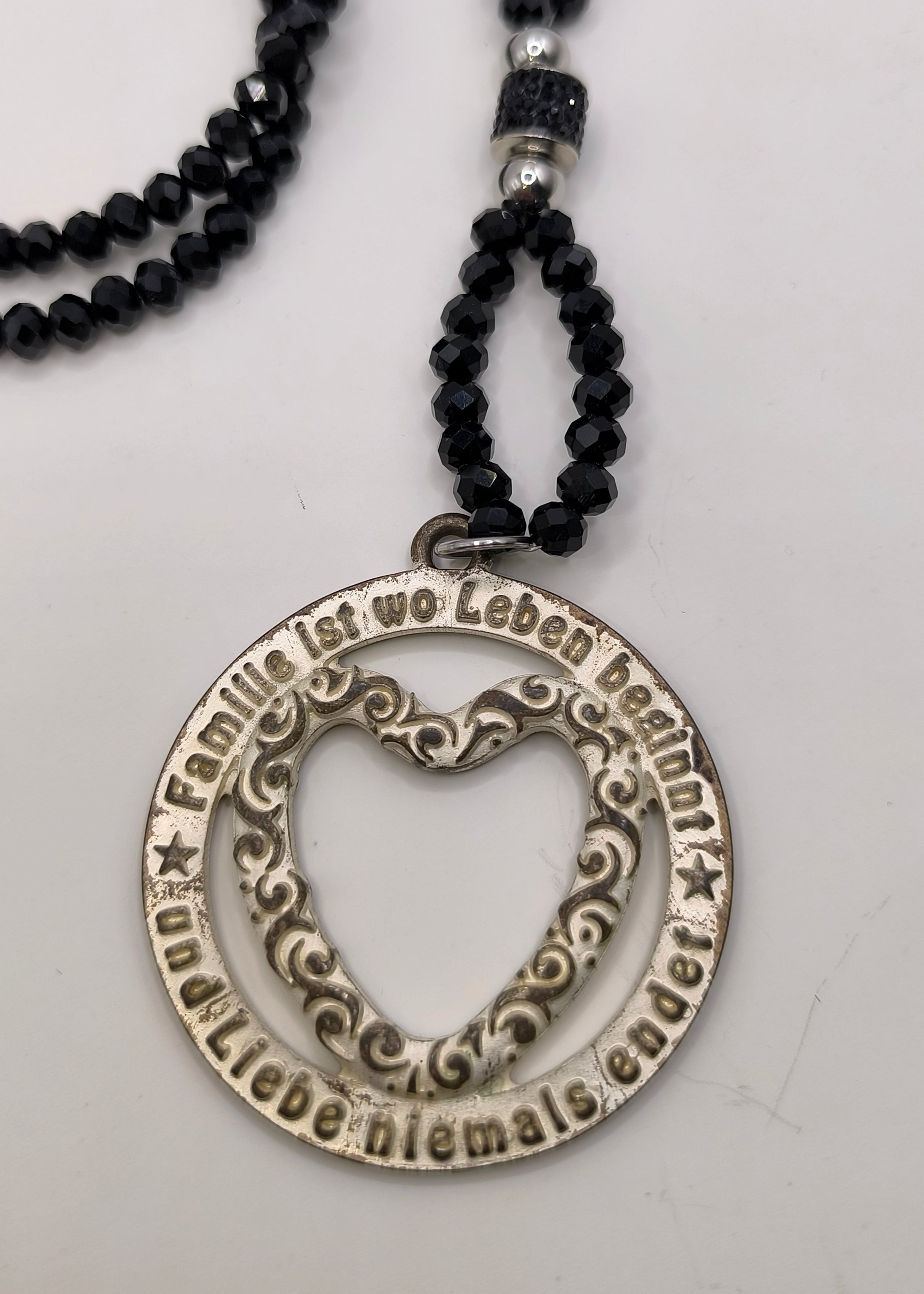 Lange Perlen Halskette "La Familia" schwarz/silber