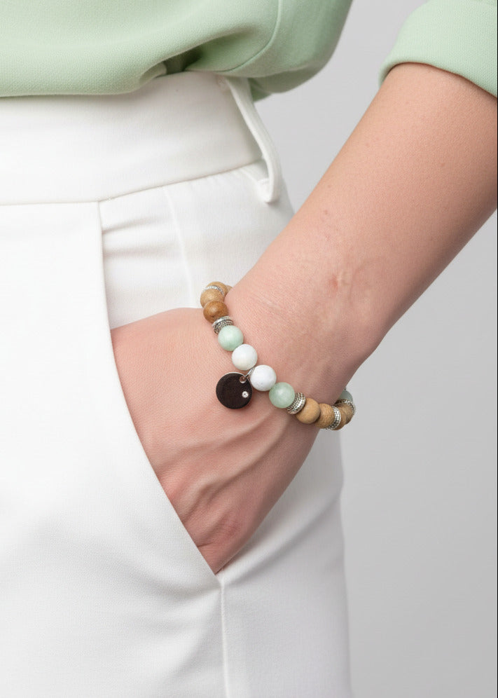 Armbänder aus Edelsteinen und Holz in 2 Varianten