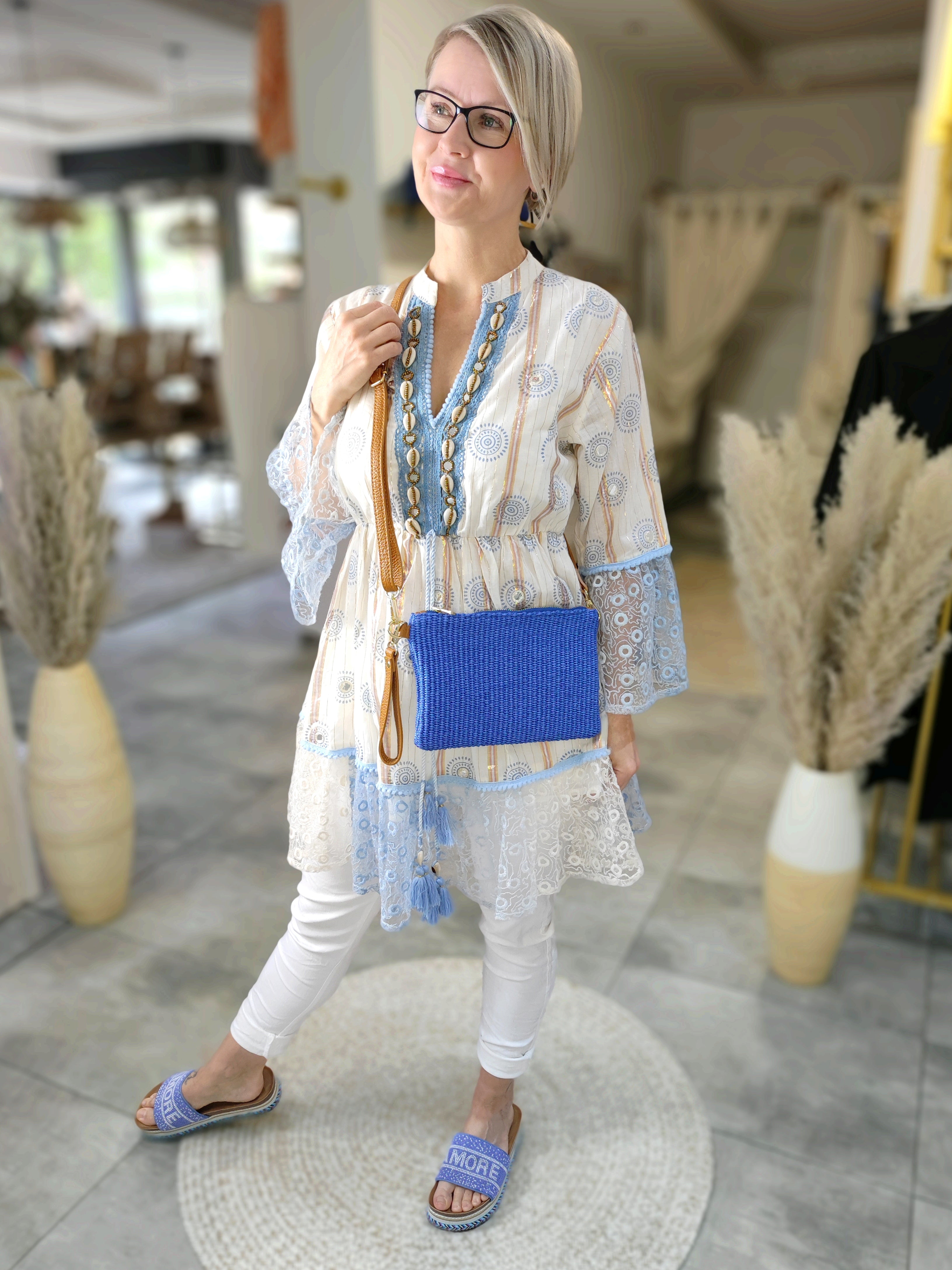 Clutch / Umhängetasche aus Bast mit Leder