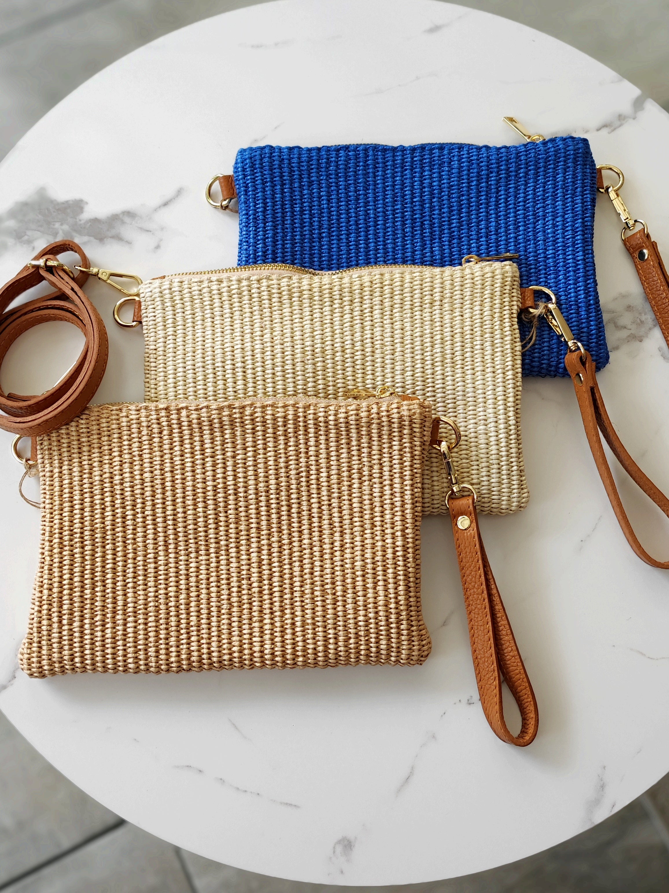 Clutch / Umhängetasche aus Bast mit Leder