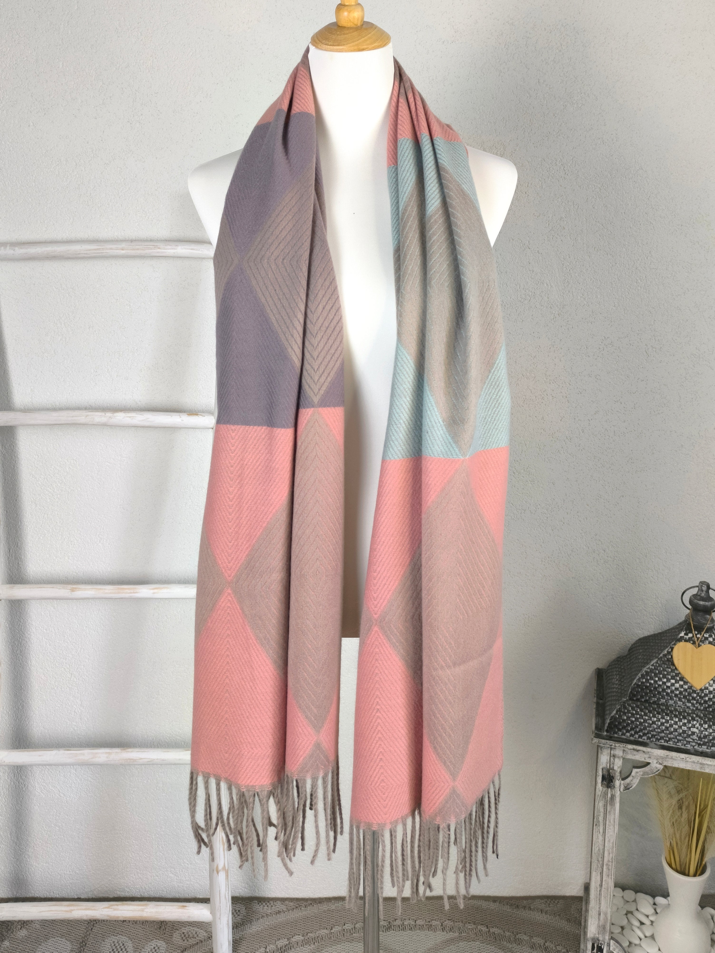 Weicher Kuschelschal in rosa/beige/flieder/mint
