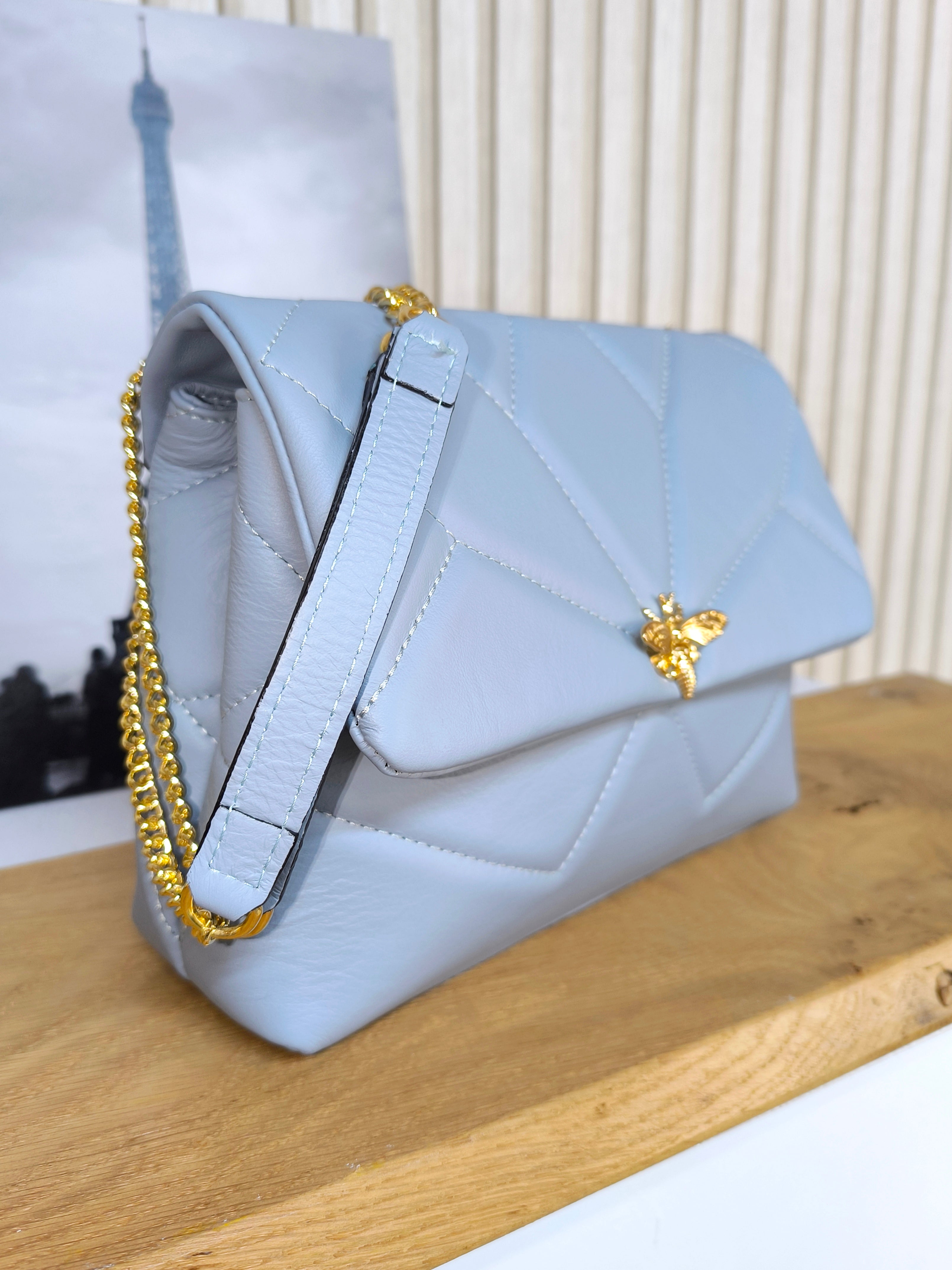 Hochwertige Lederhandtasche Biene, hellblau