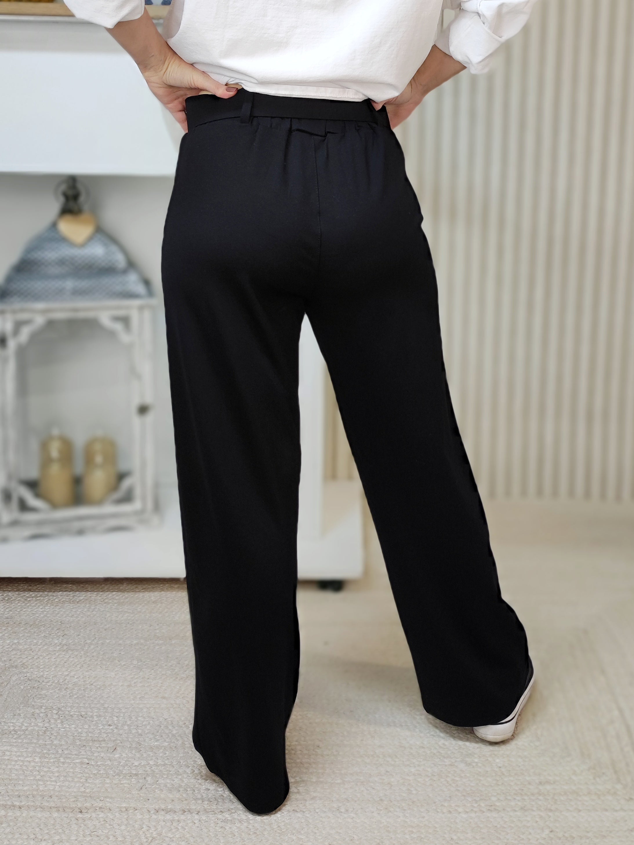 Lässige Stoffhose in schwarz (S-L)
