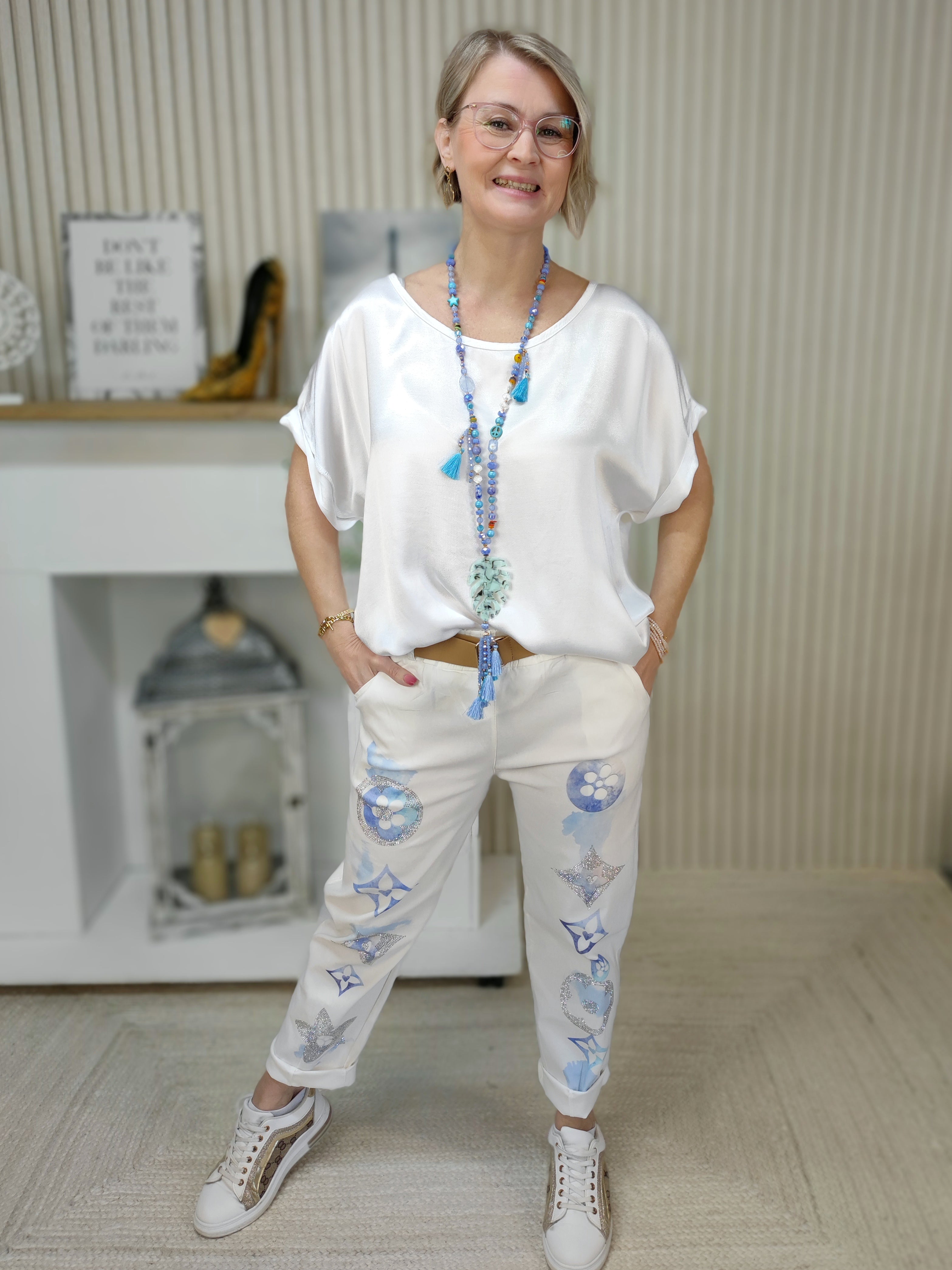 Lange Perlenkette hellblau mit Quasten