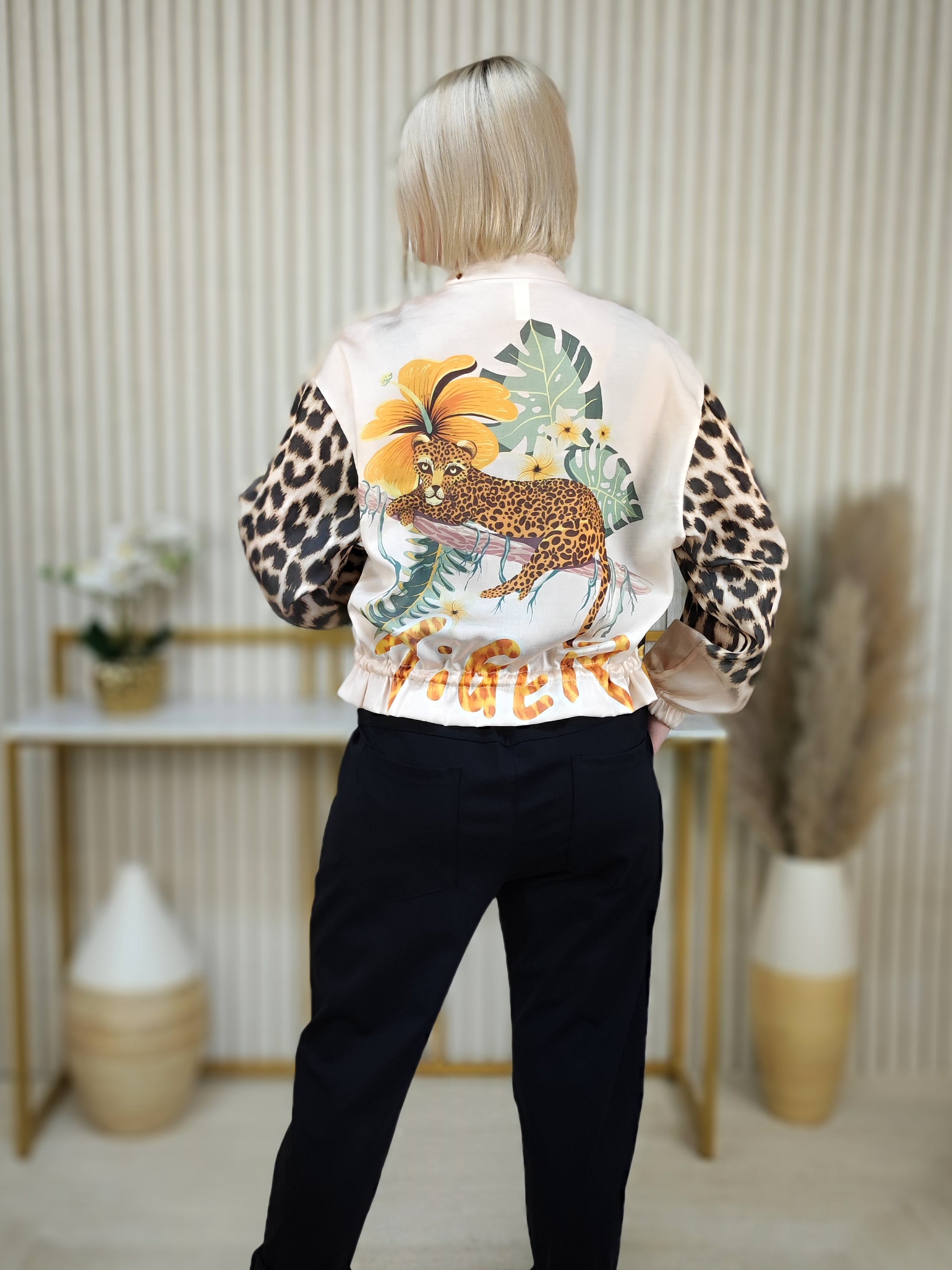 Bedruckte Kurzjacke "Tiger" Creme/Leo (36-40/42)