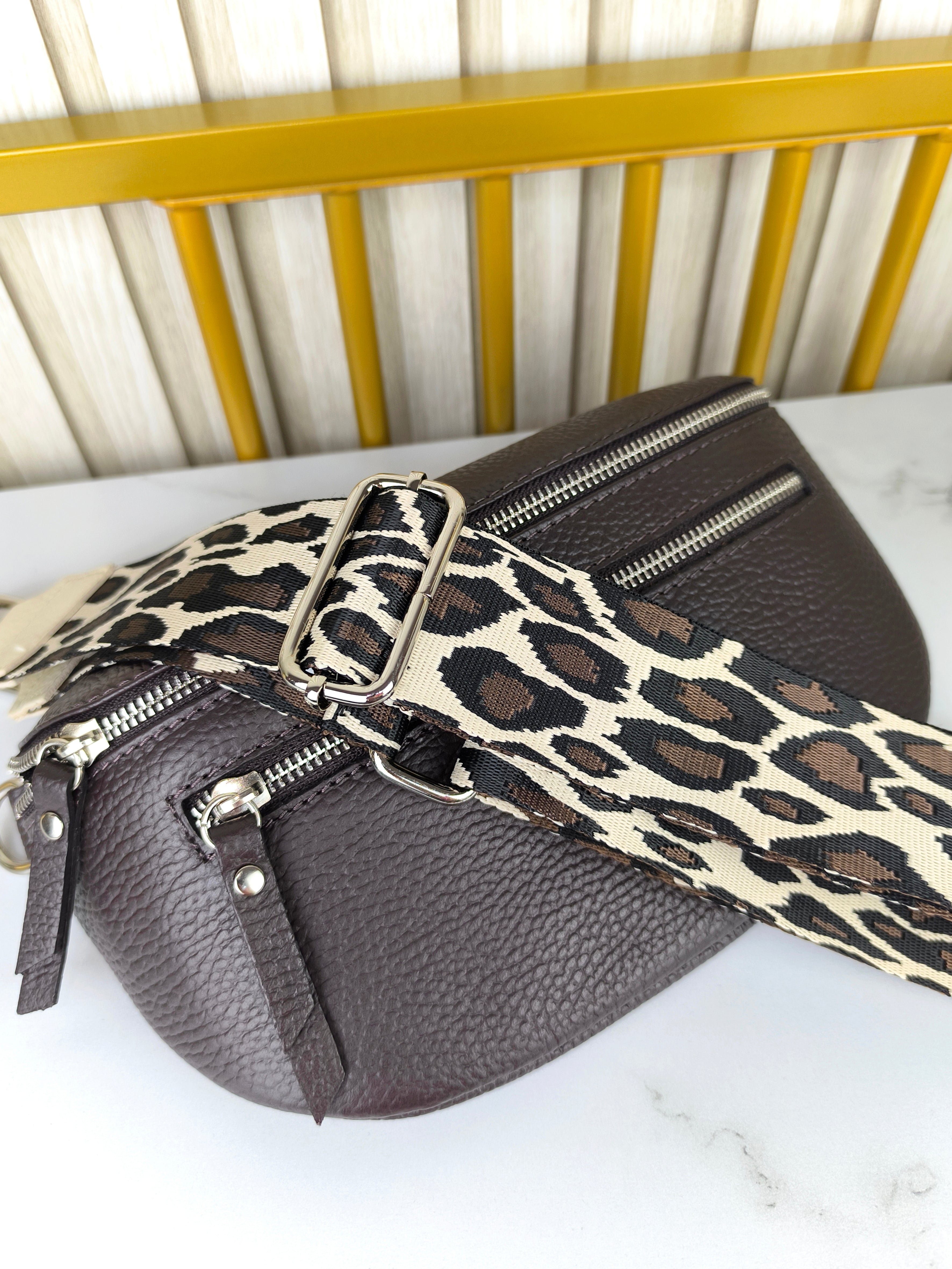 Breiter Taschengurt im Leo Design
