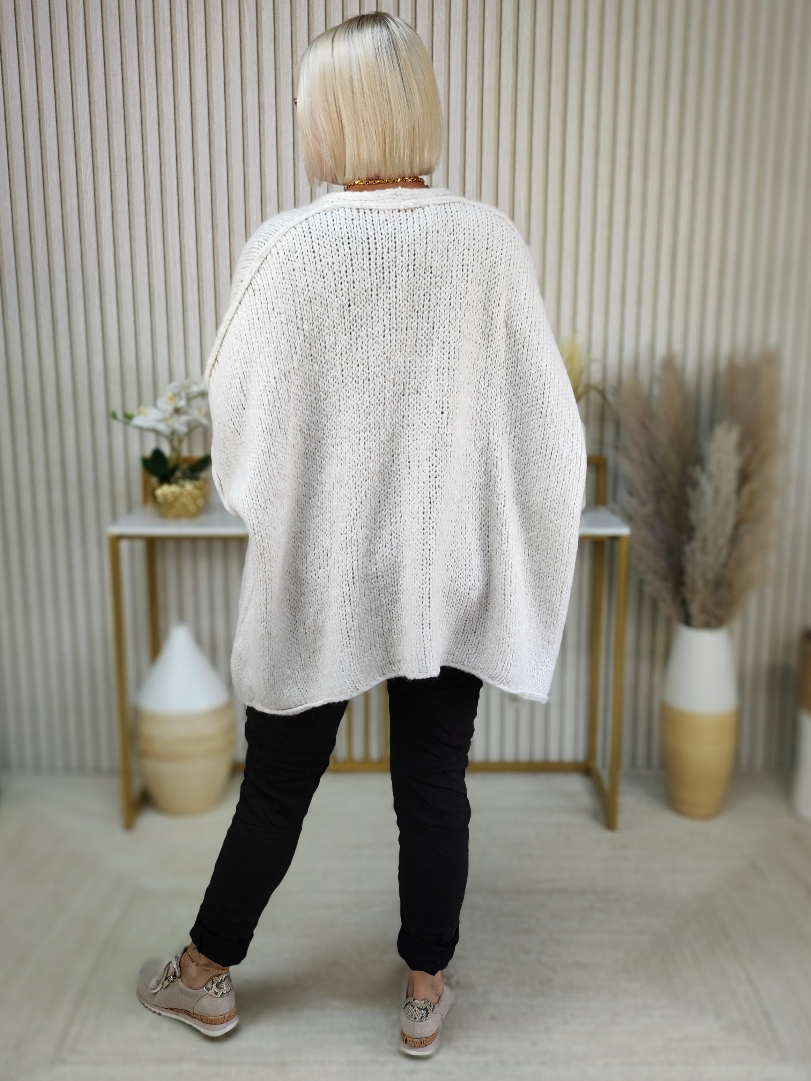 Kuschelige Strickjacke in beige (38-46/48)