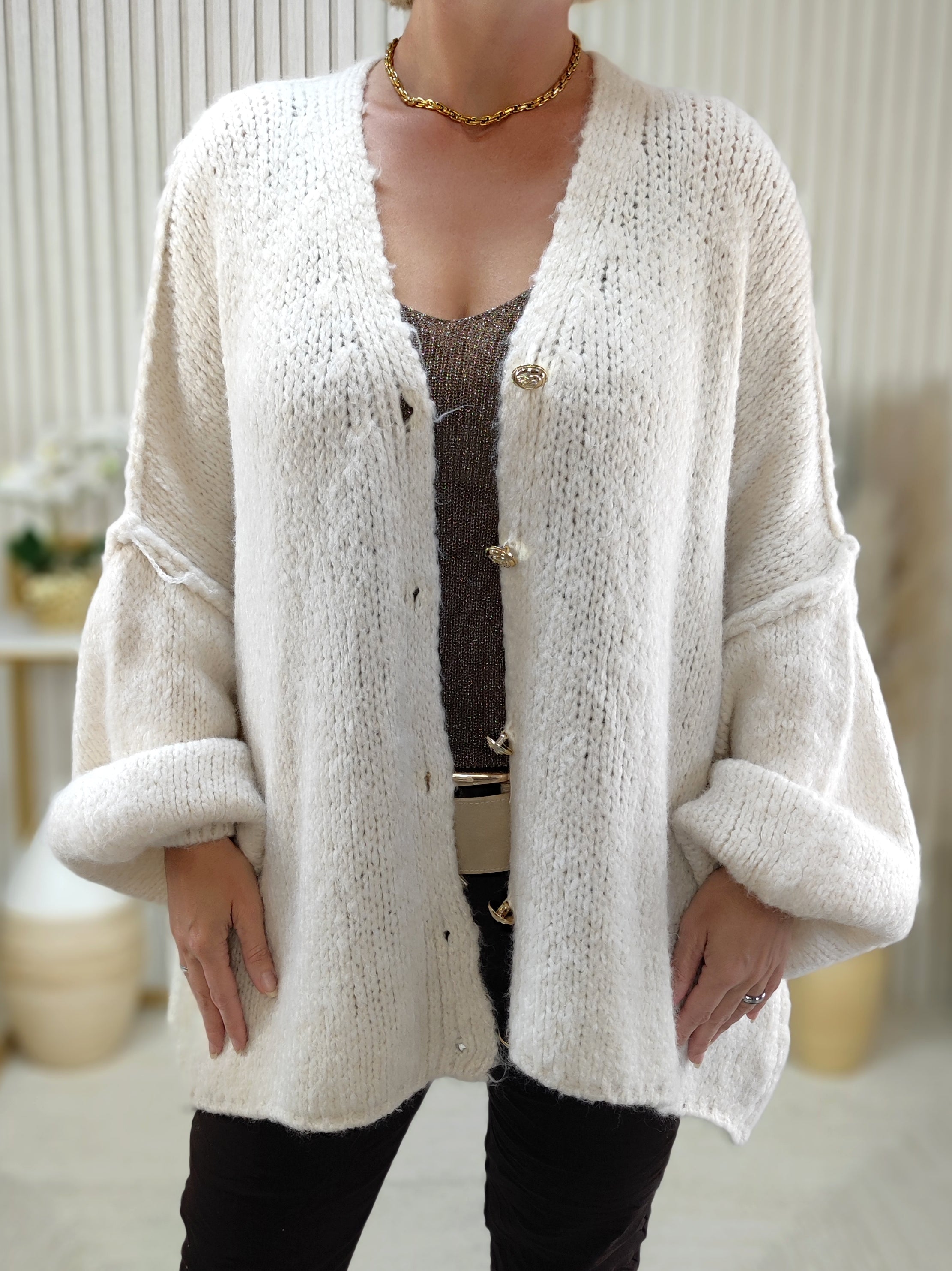 Kuschelige Strickjacke in beige (38-46/48)