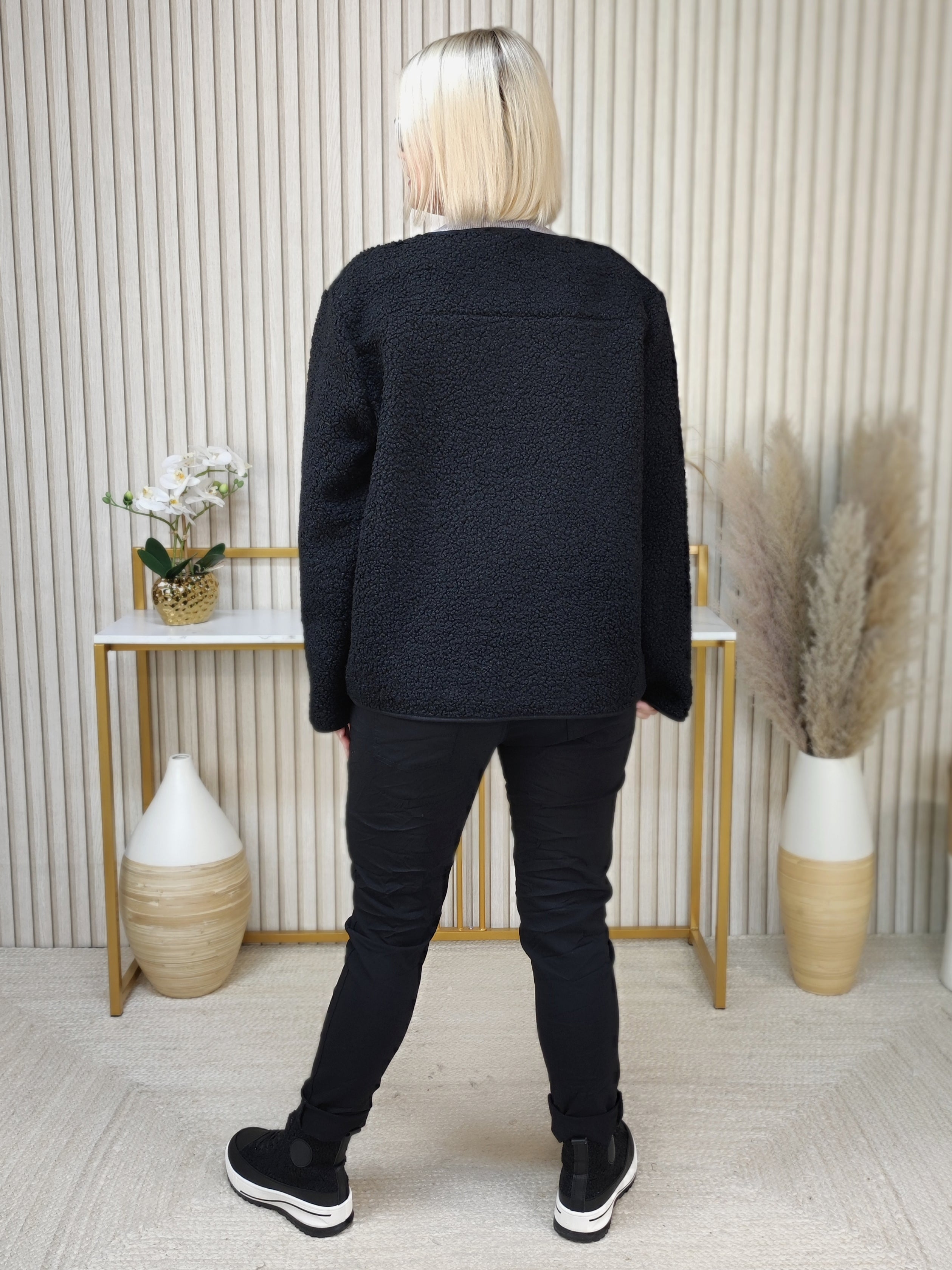 Boucle Jacke schwarz (38-42/44)