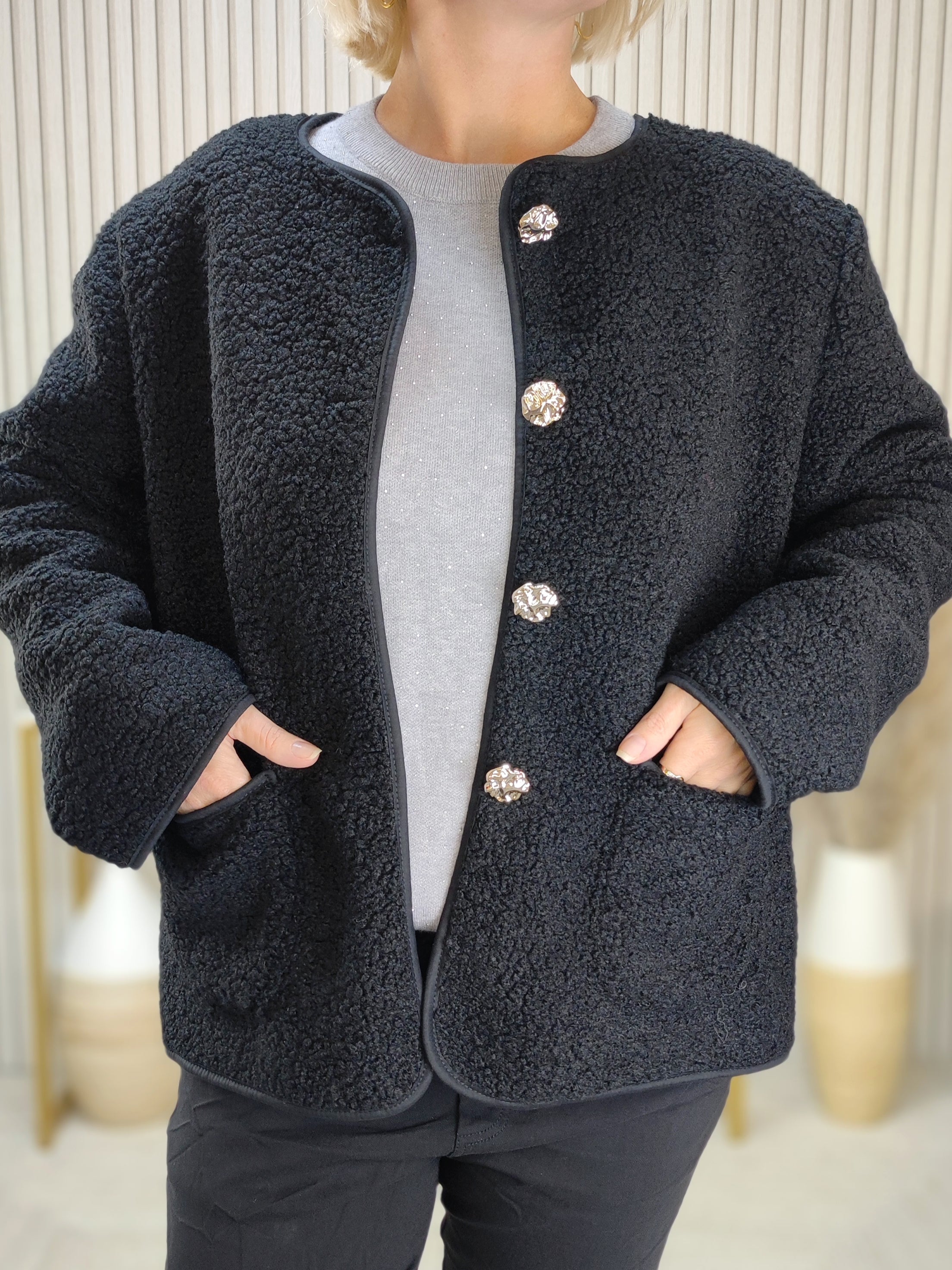 Boucle Jacke schwarz (38-42/44)