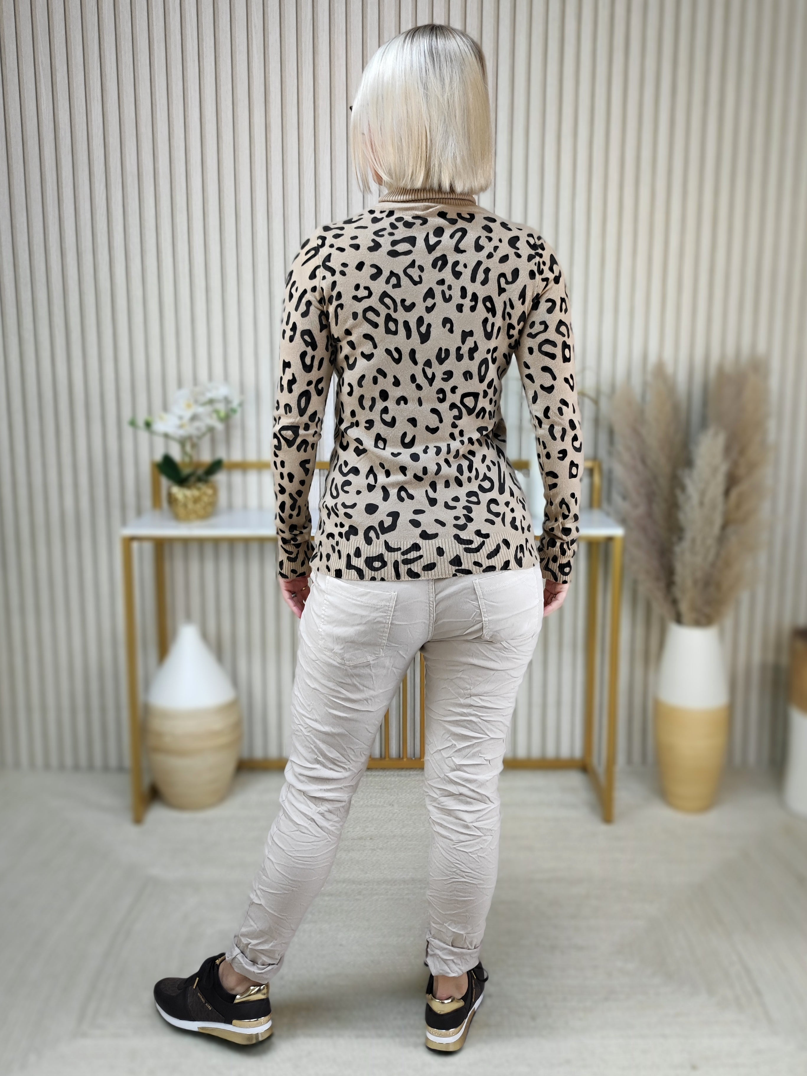 Leichter Pullover "Luna" mit Rollkragen Camel/Leo (36-42)