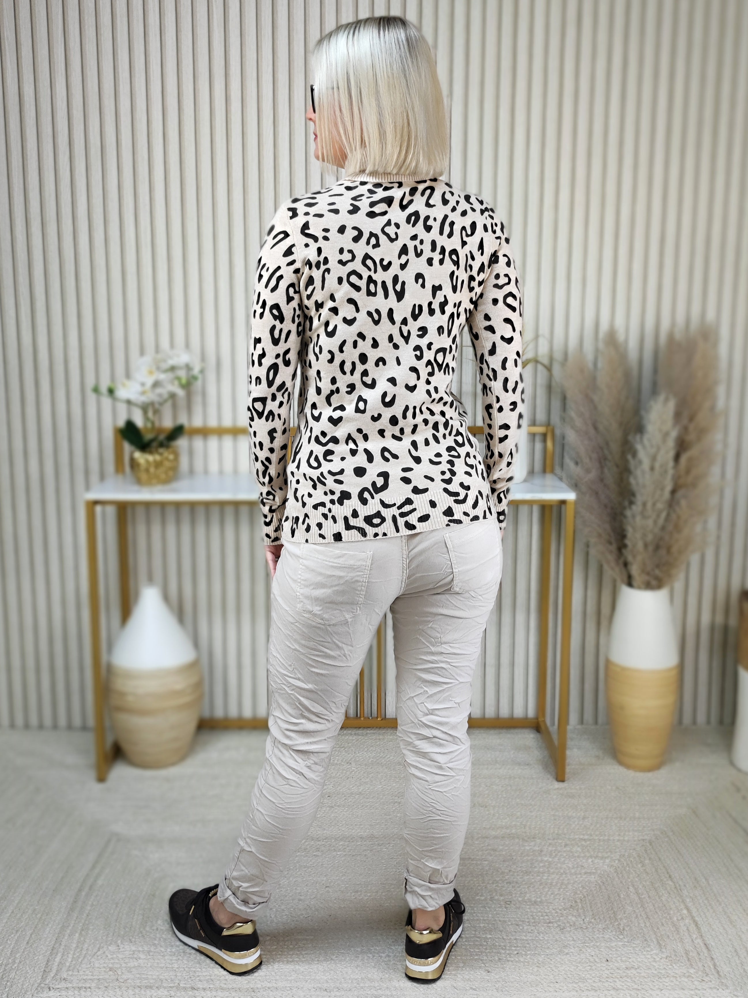 Leichter Pullover "Luna" mit Rollkragen Beige/Leo (36-42)
