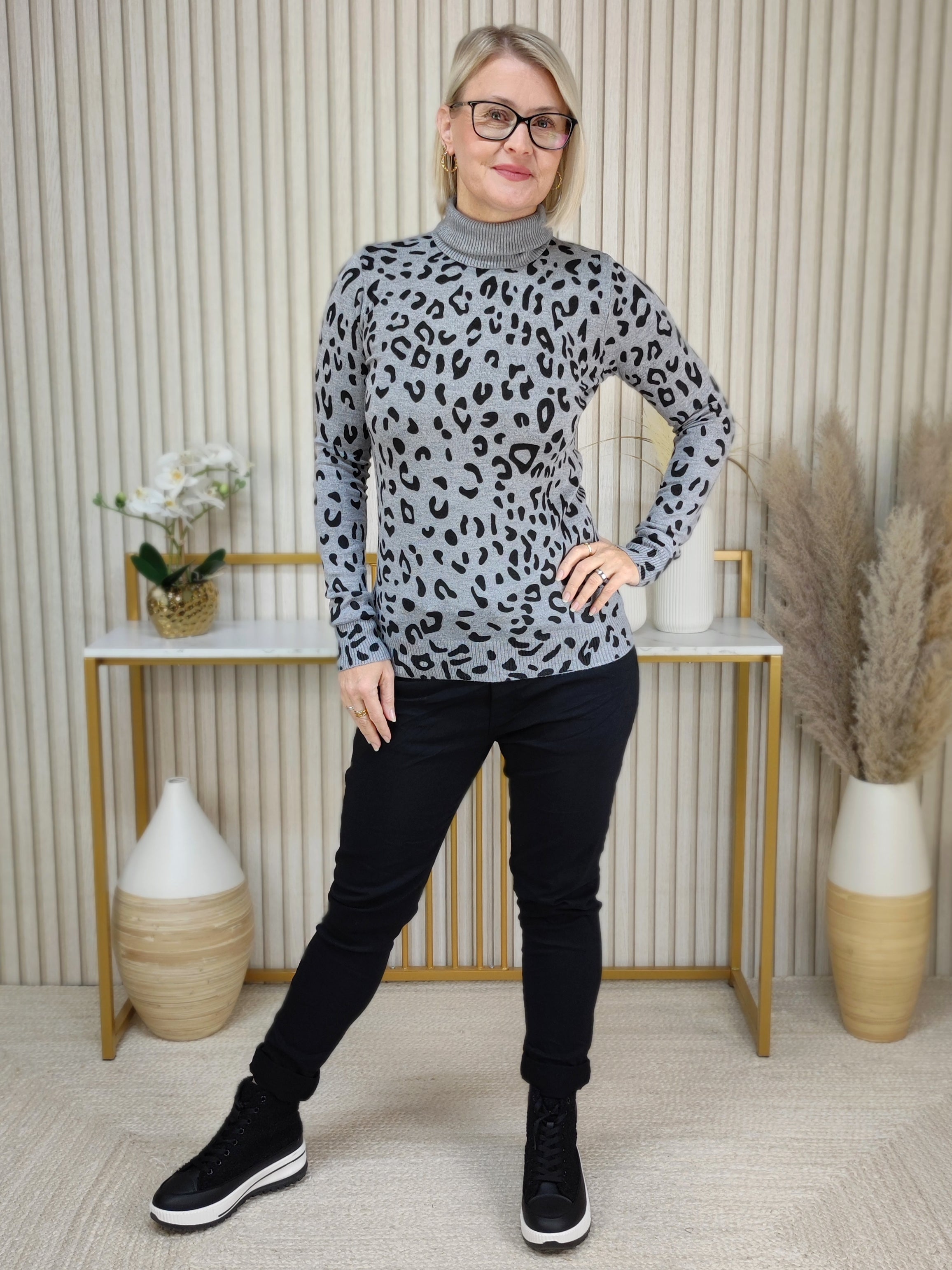 Leichter Pullover "Luna" mit Rollkragen Grau/Leo (36-42)