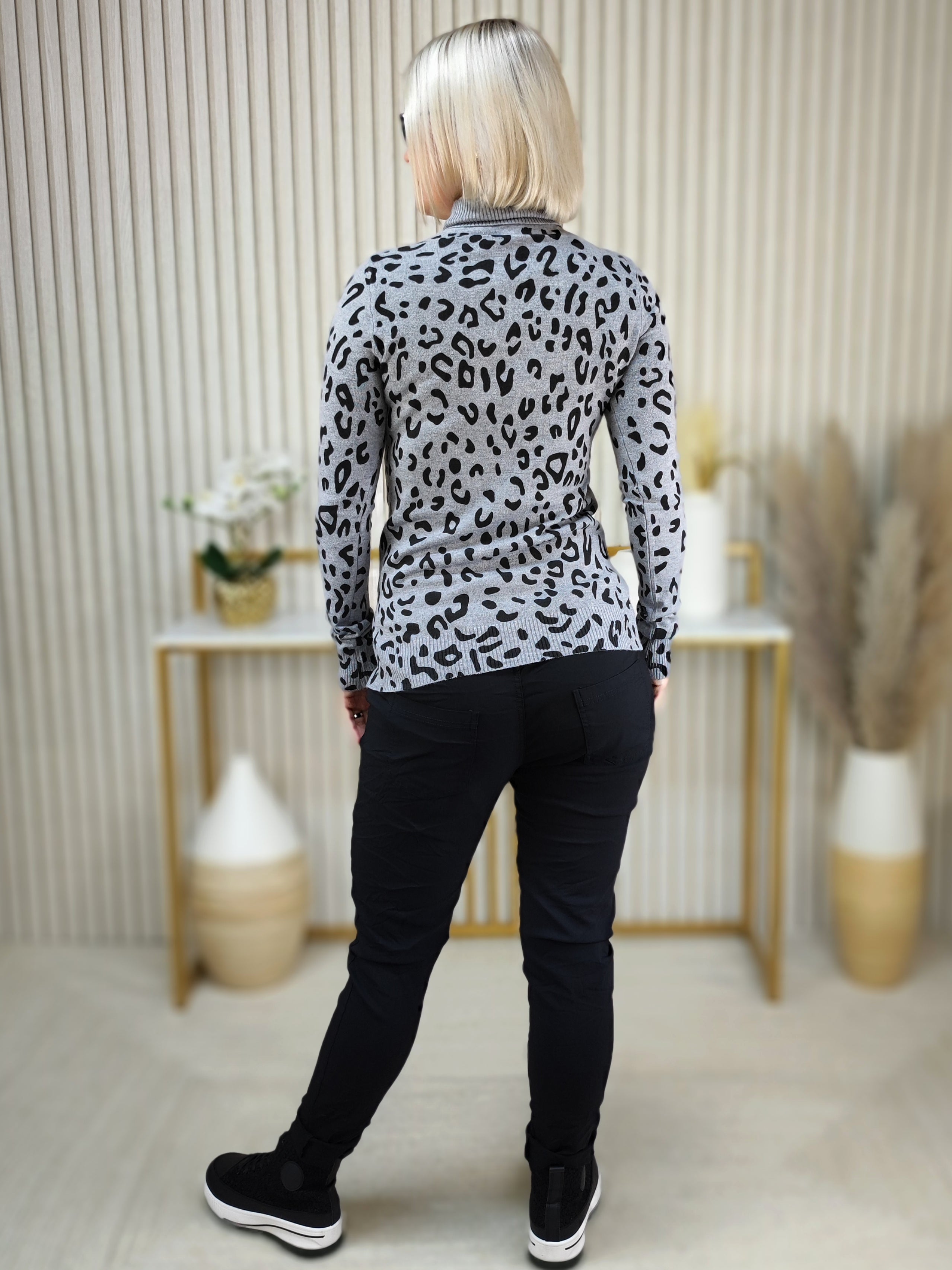 Leichter Pullover "Luna" mit Rollkragen Grau/Leo (36-42)
