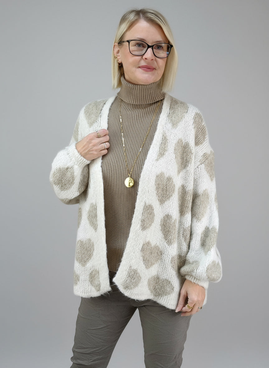 Kuschelige Strickjacke "Herzilein" in beige (38-44)