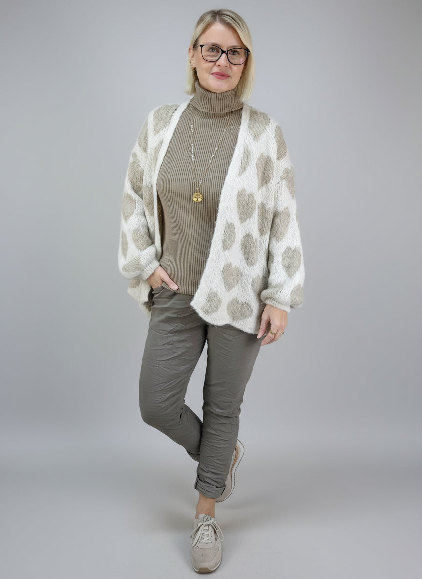 Kuschelige Strickjacke "Herzilein" in beige (38-44)