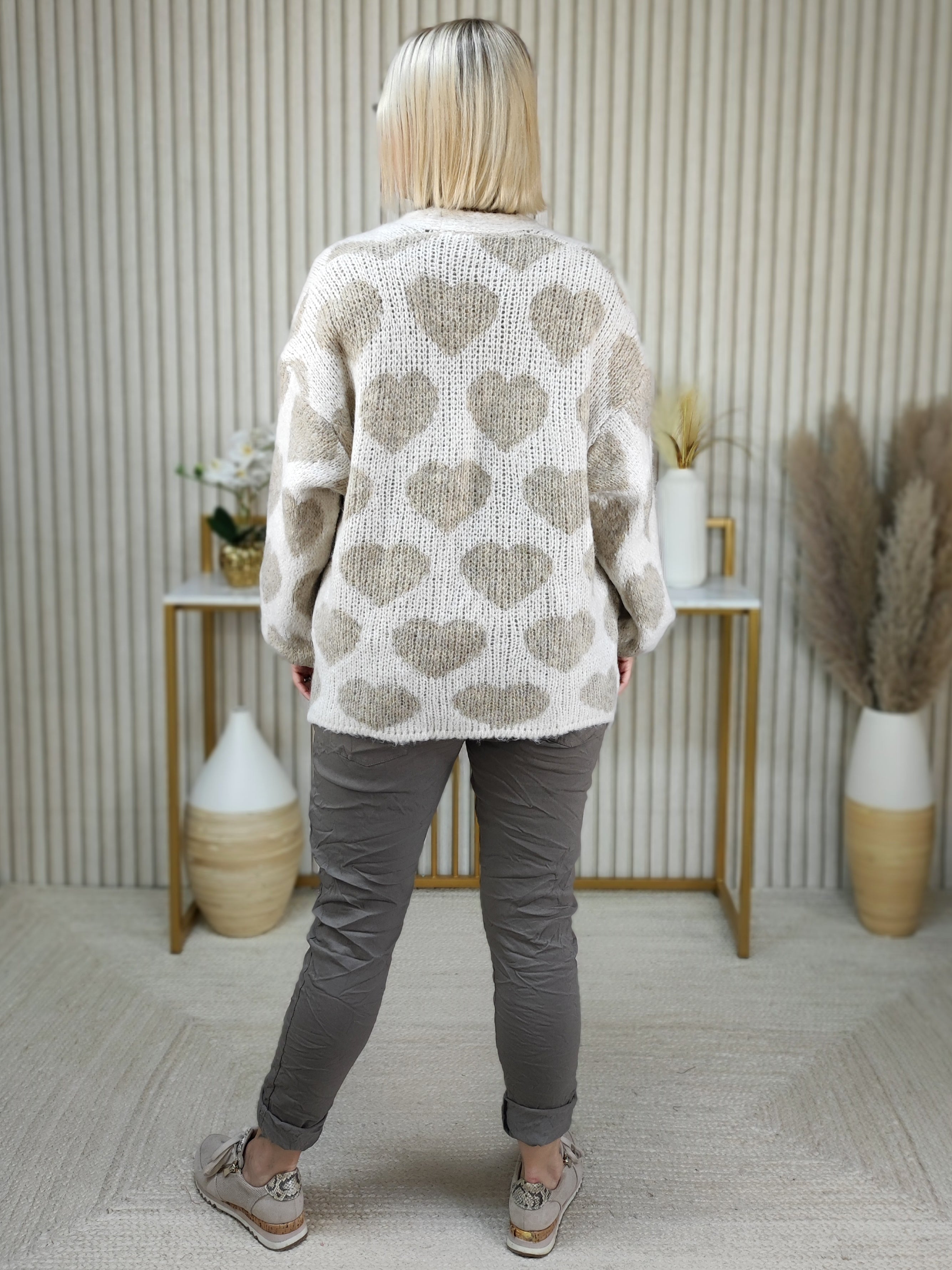 Kuschelige Strickjacke "Herzilein" in beige (38-44)