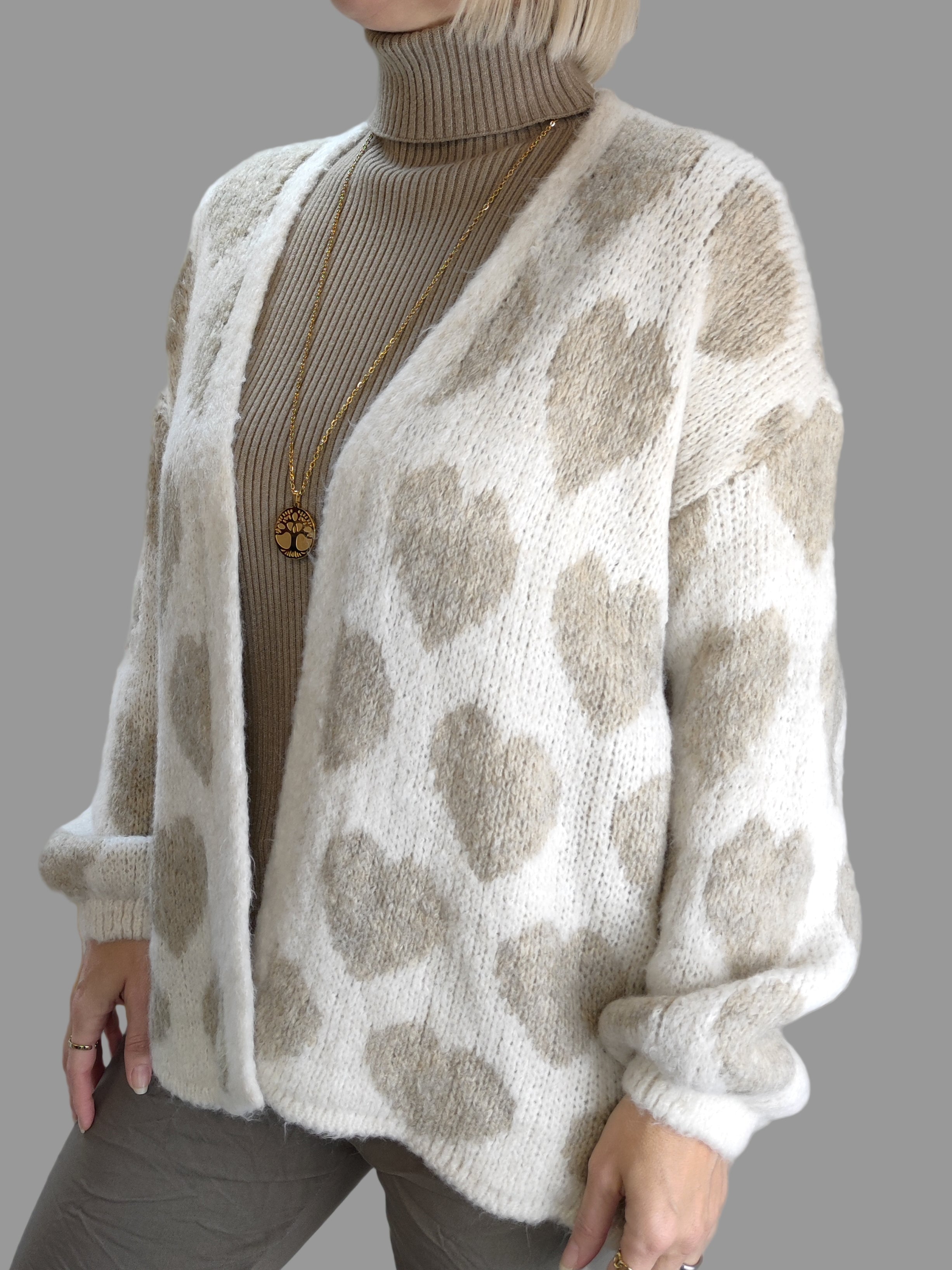 Kuschelige Strickjacke "Herzilein" in beige (38-44)