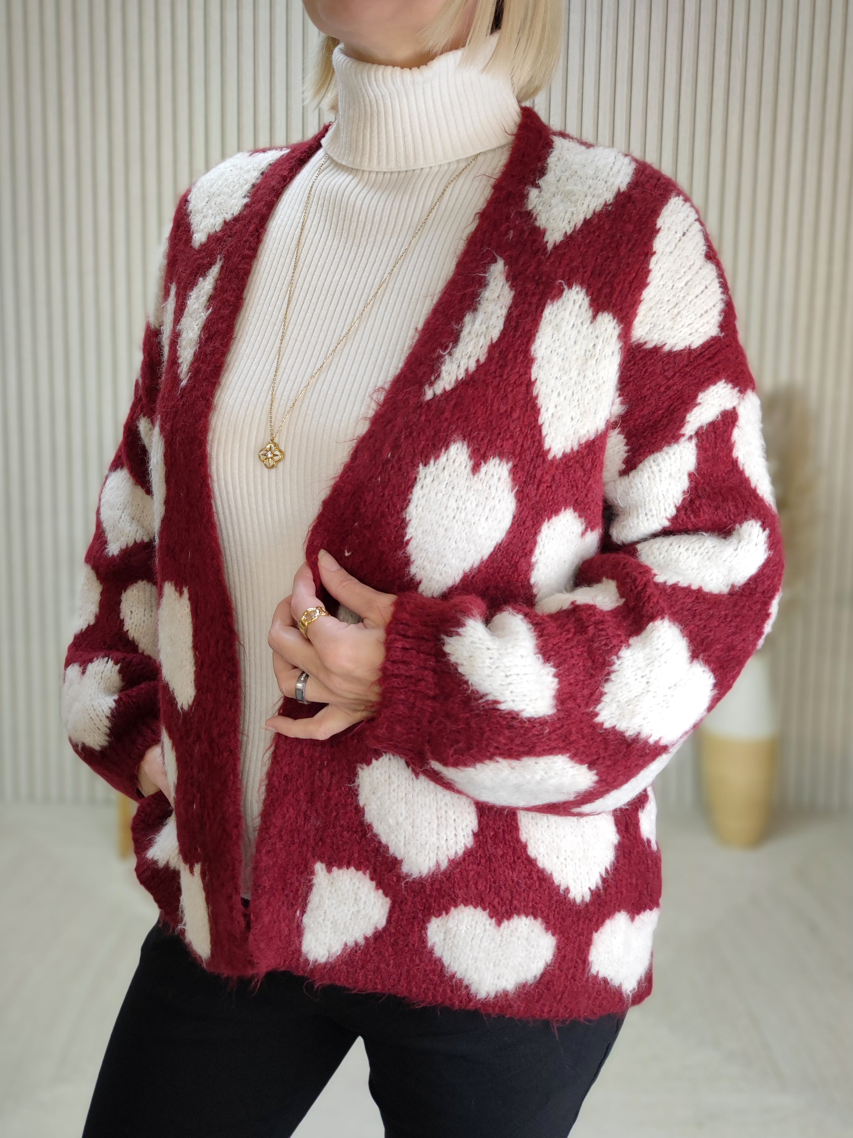 Kuschelige Strickjacke "Herzilein" in vino (38-44)