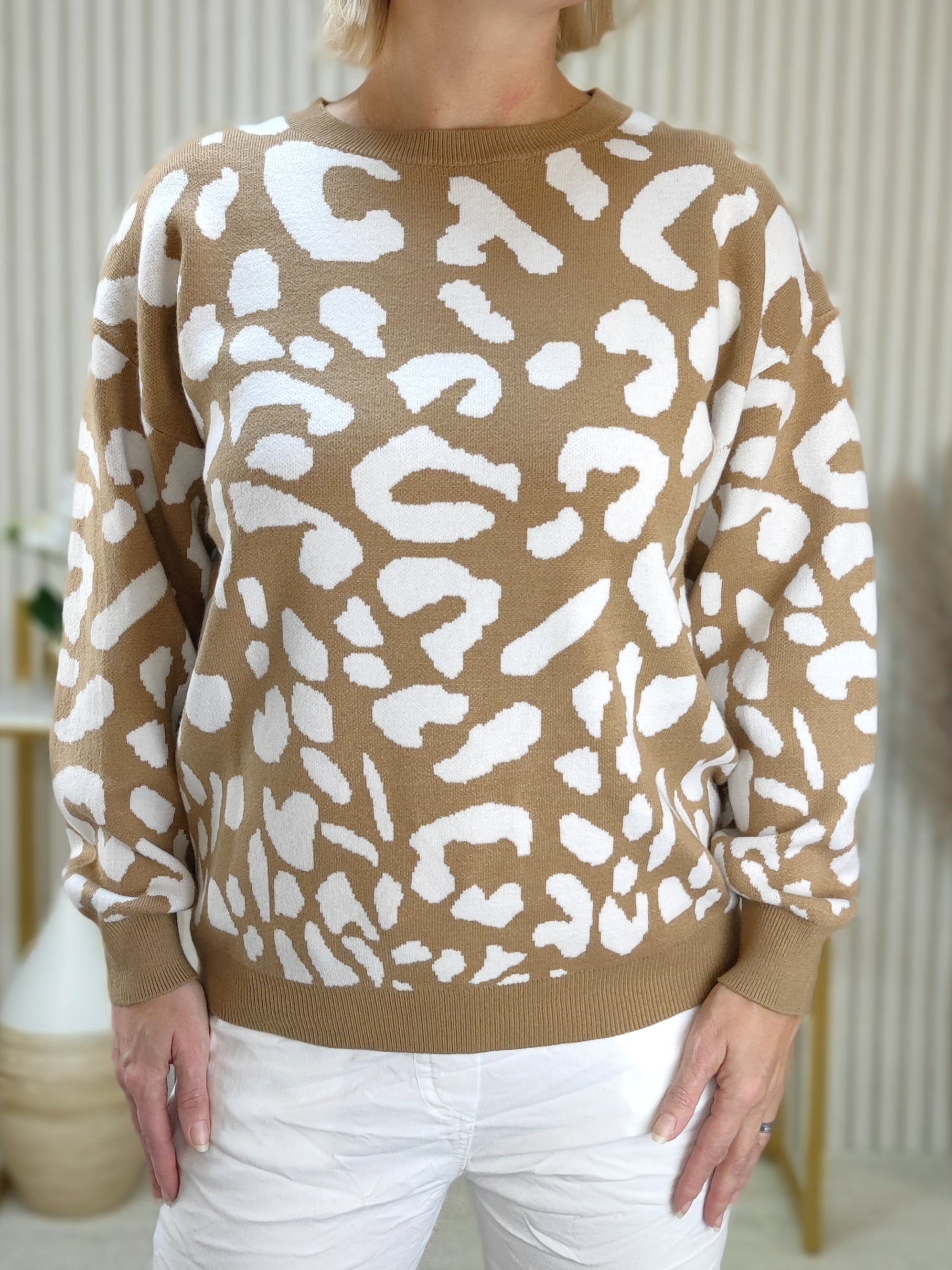 Pullover mit Animal Muster Camel/Weiss (36-42)