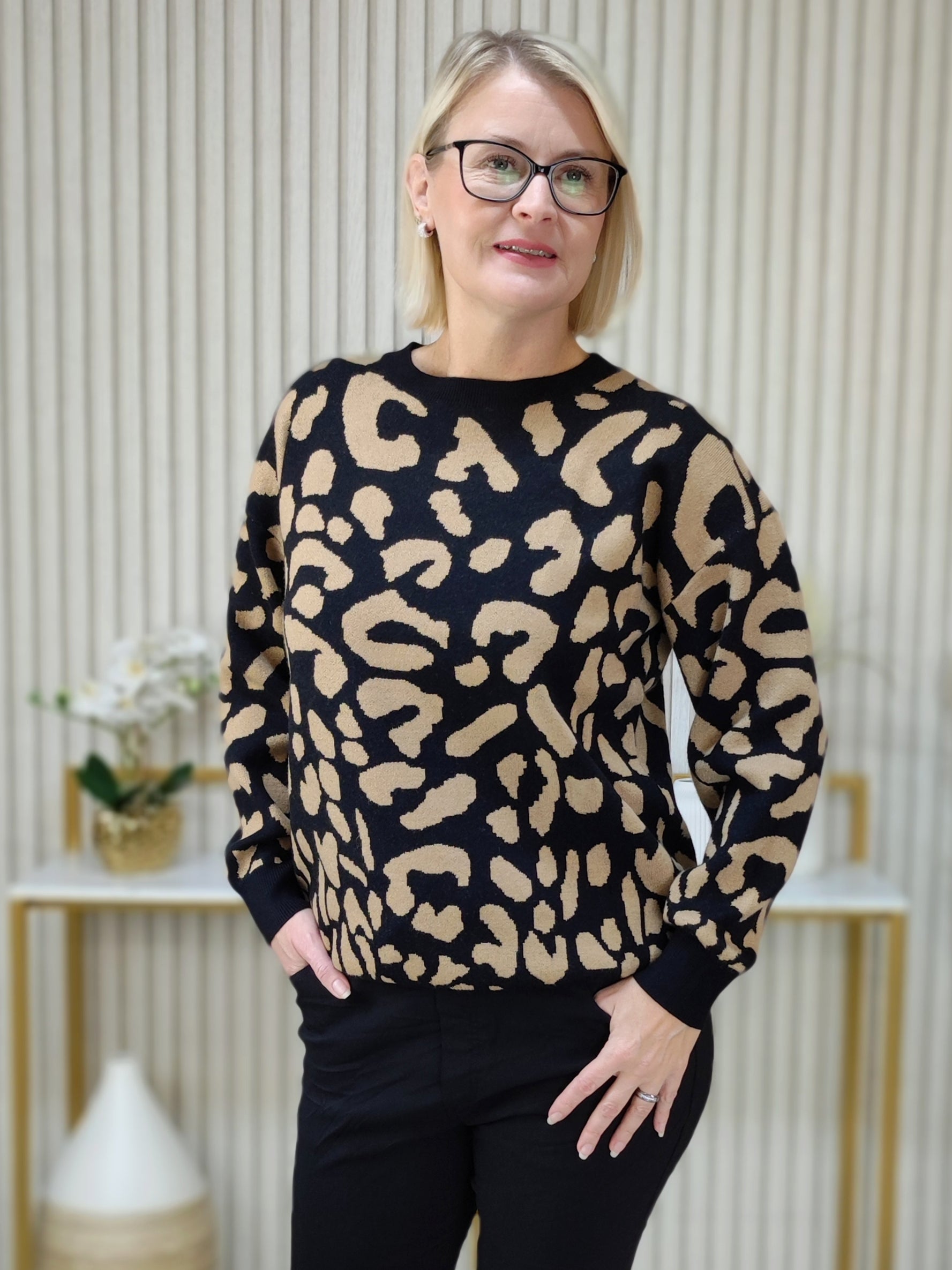 Pullover mit Animal Muster Schwarz/Camel (36-42)