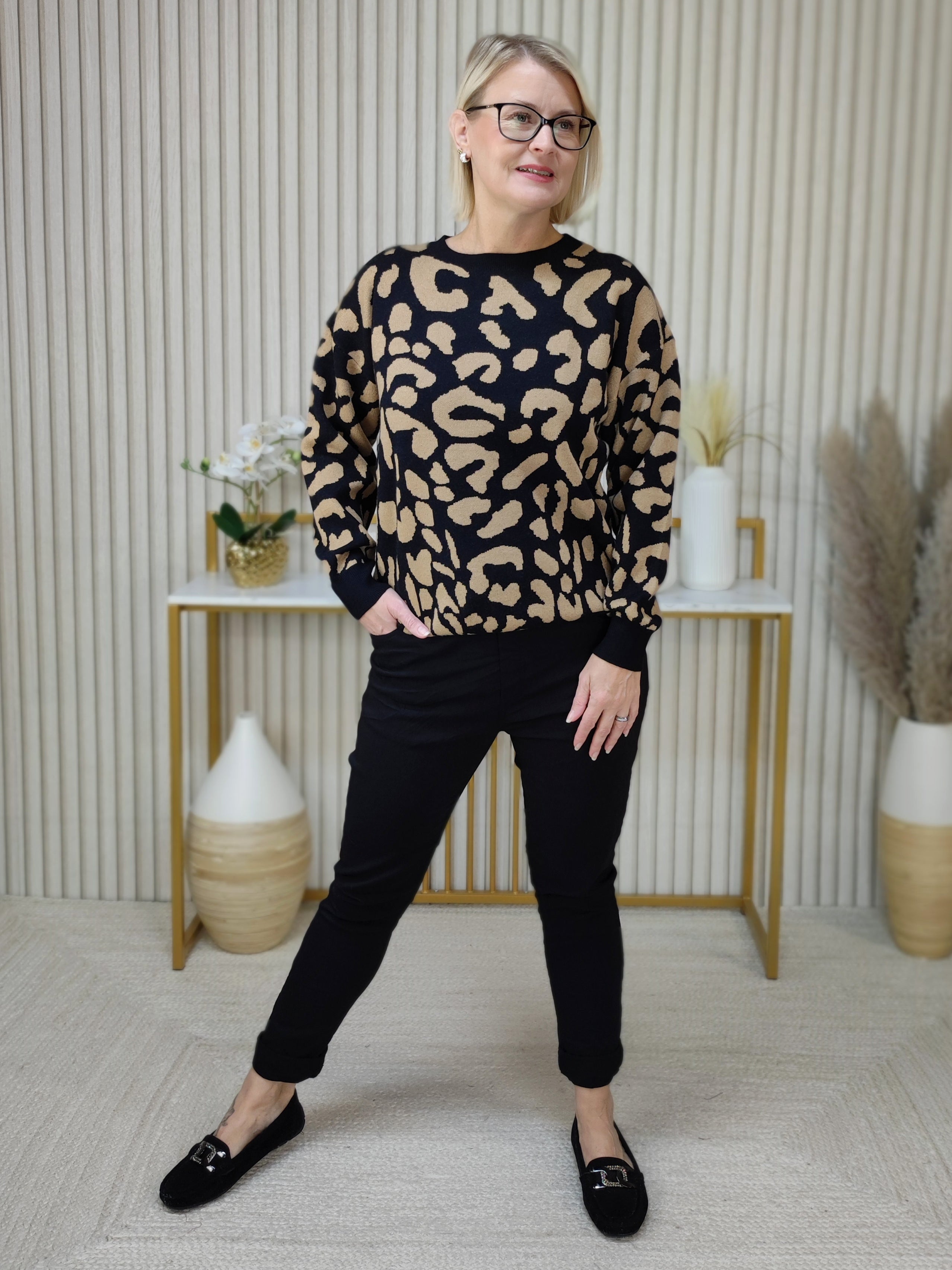 Pullover mit Animal Muster Schwarz/Camel (36-42)