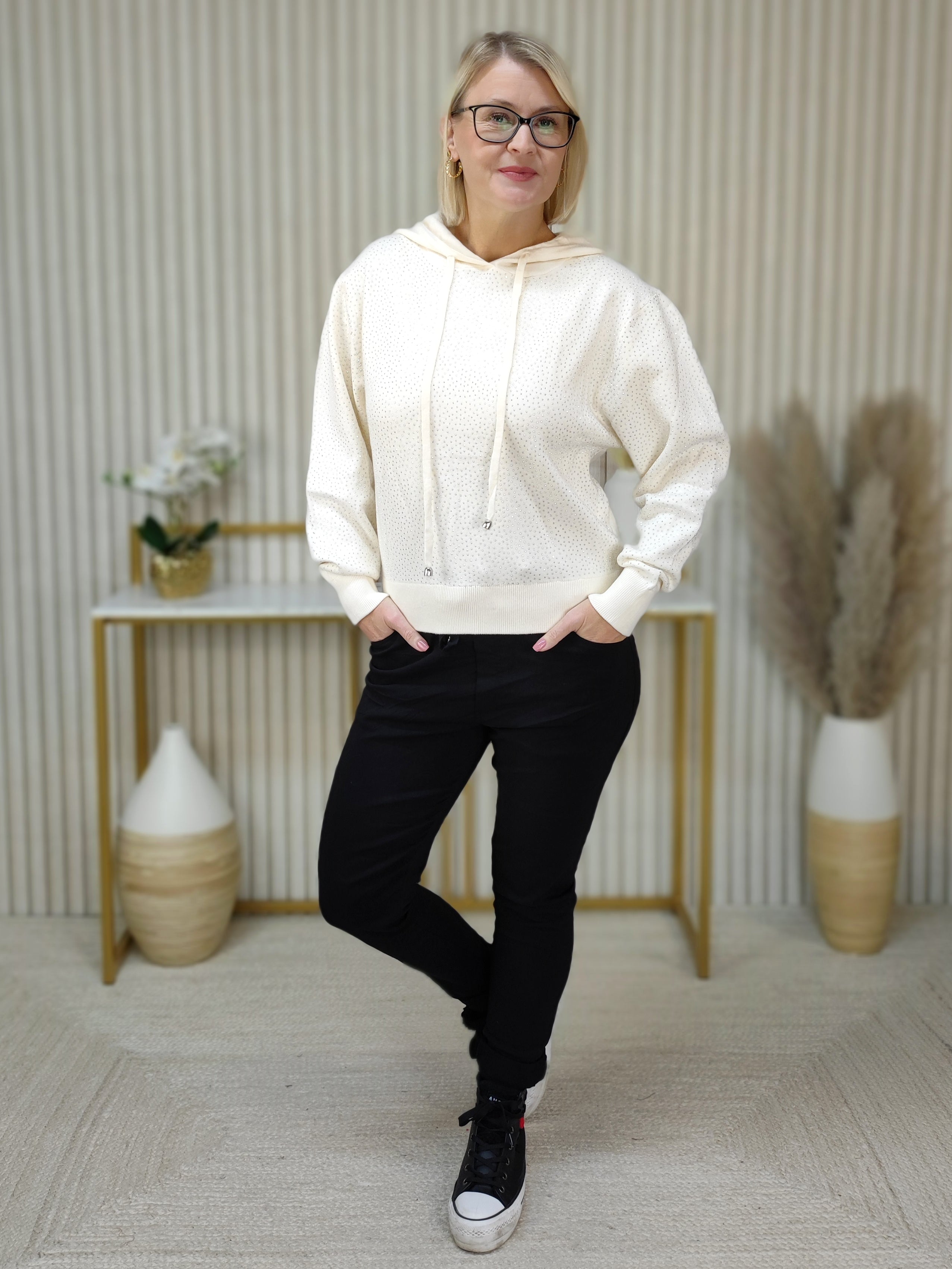 Strick Hoodie mit Strass in creme (36-40)