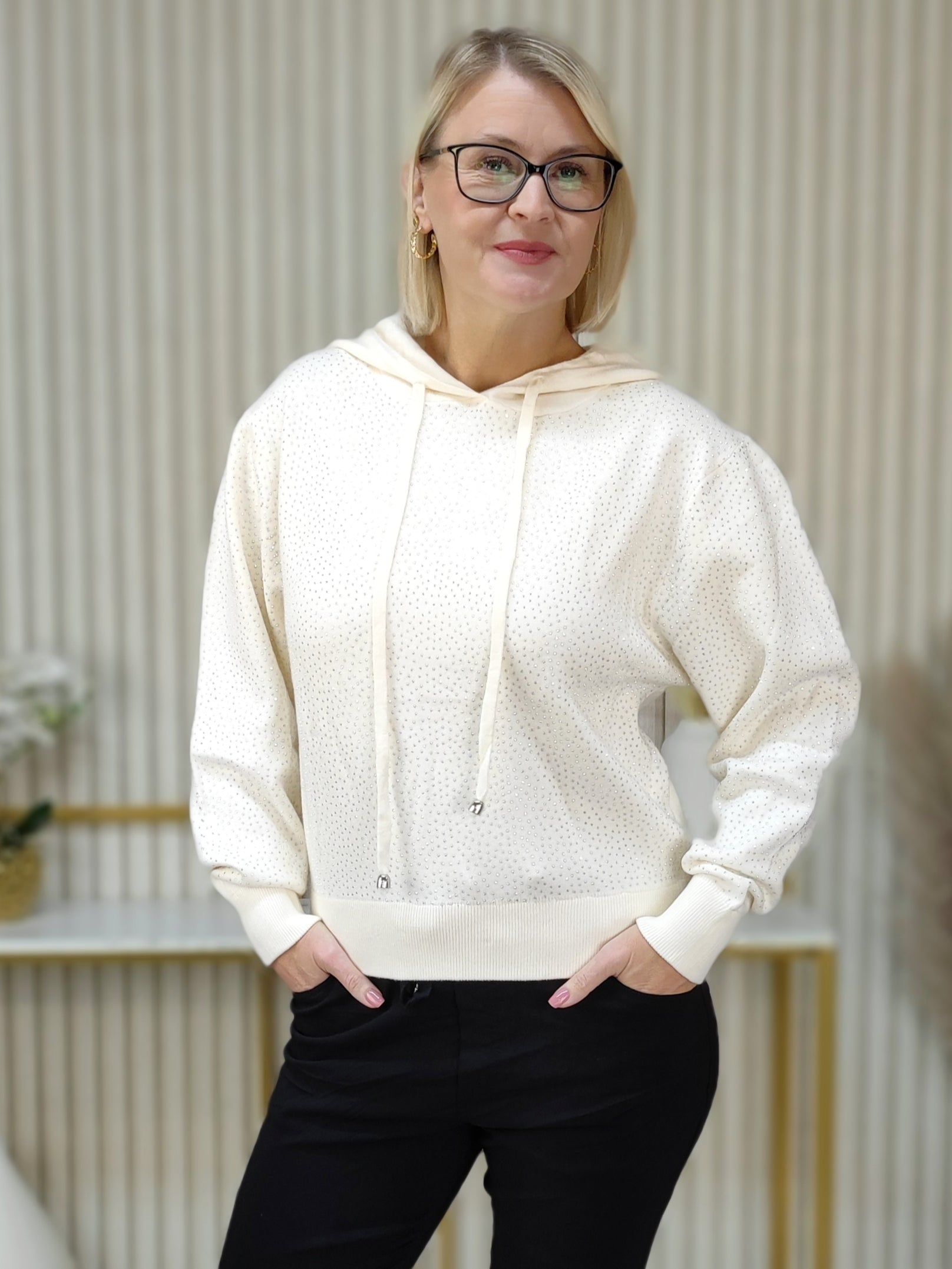 Strick Hoodie mit Strass in creme (36-40)