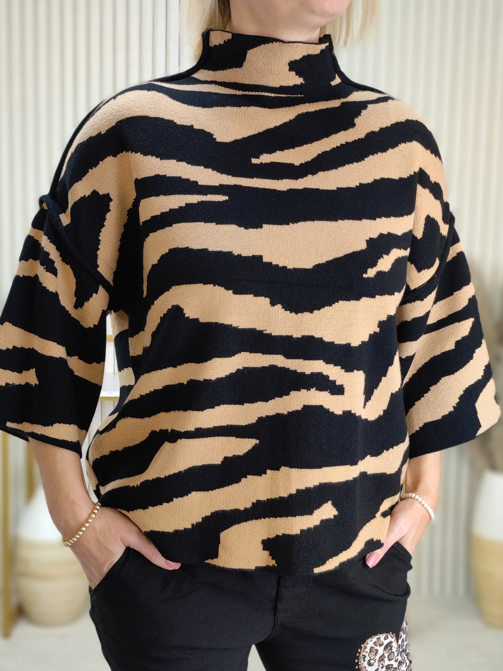 Turtle Neck Pullover im Zebra Design camel (36-44)