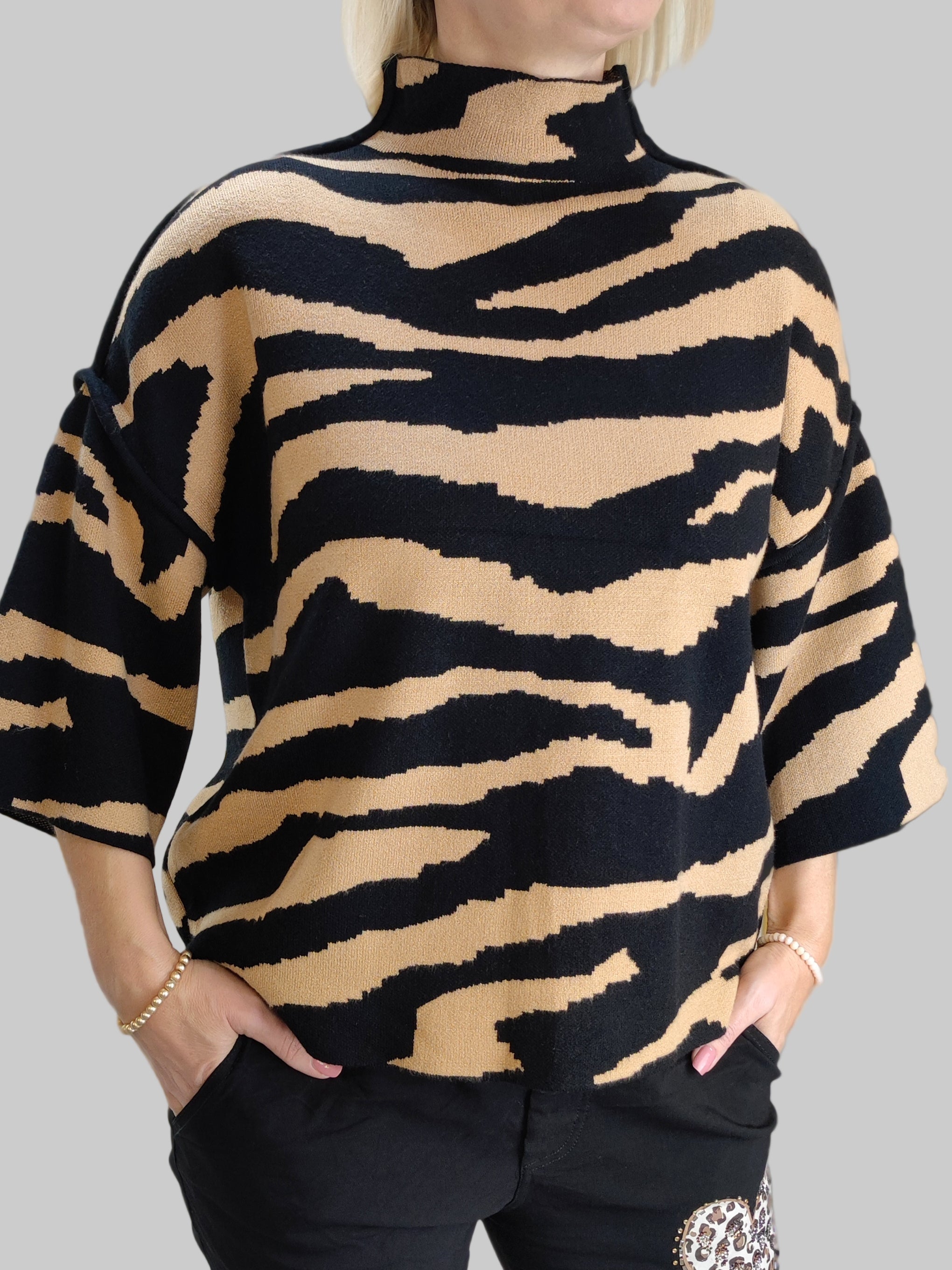 Turtle Neck Pullover im Zebra Design camel (36-44)