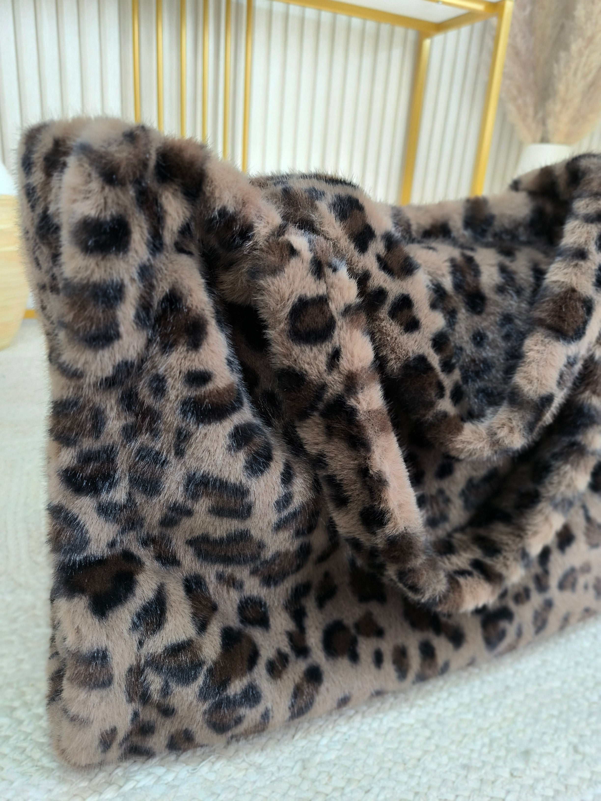 Grosse Felltasche braun mit Leo