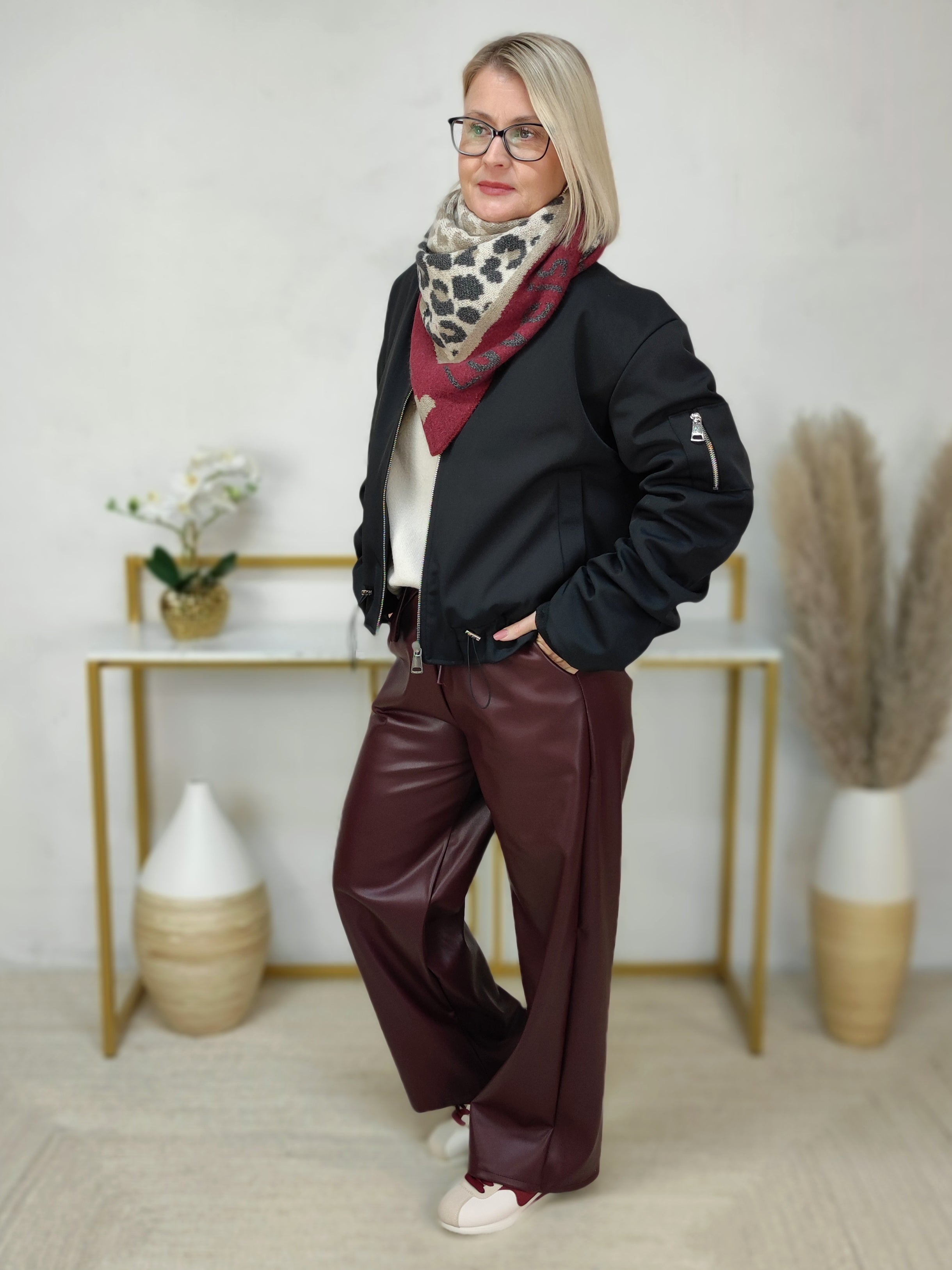 Warme Bomberjacke in schwarz (38-42)