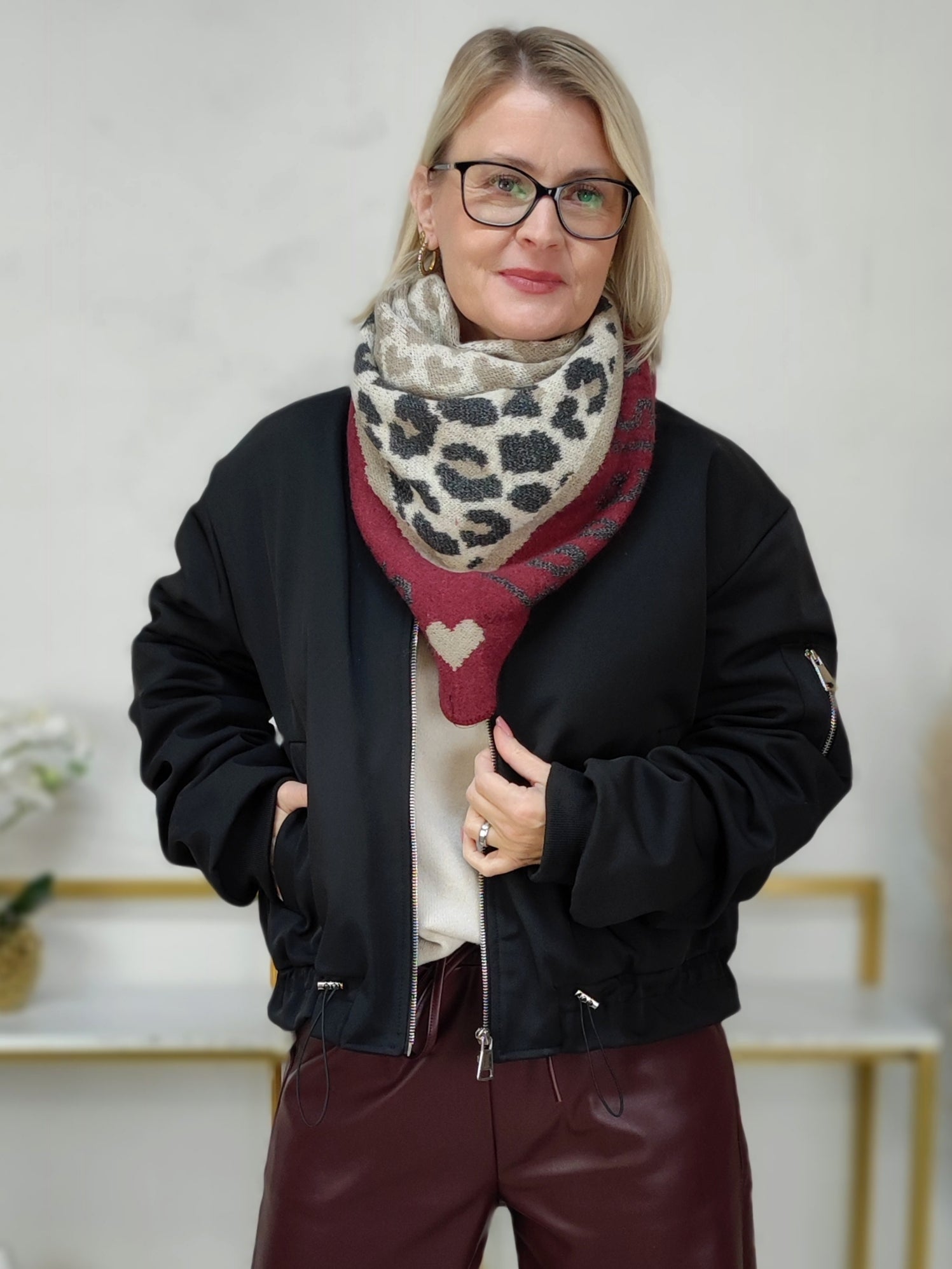 Warme Bomberjacke in schwarz (38-42)